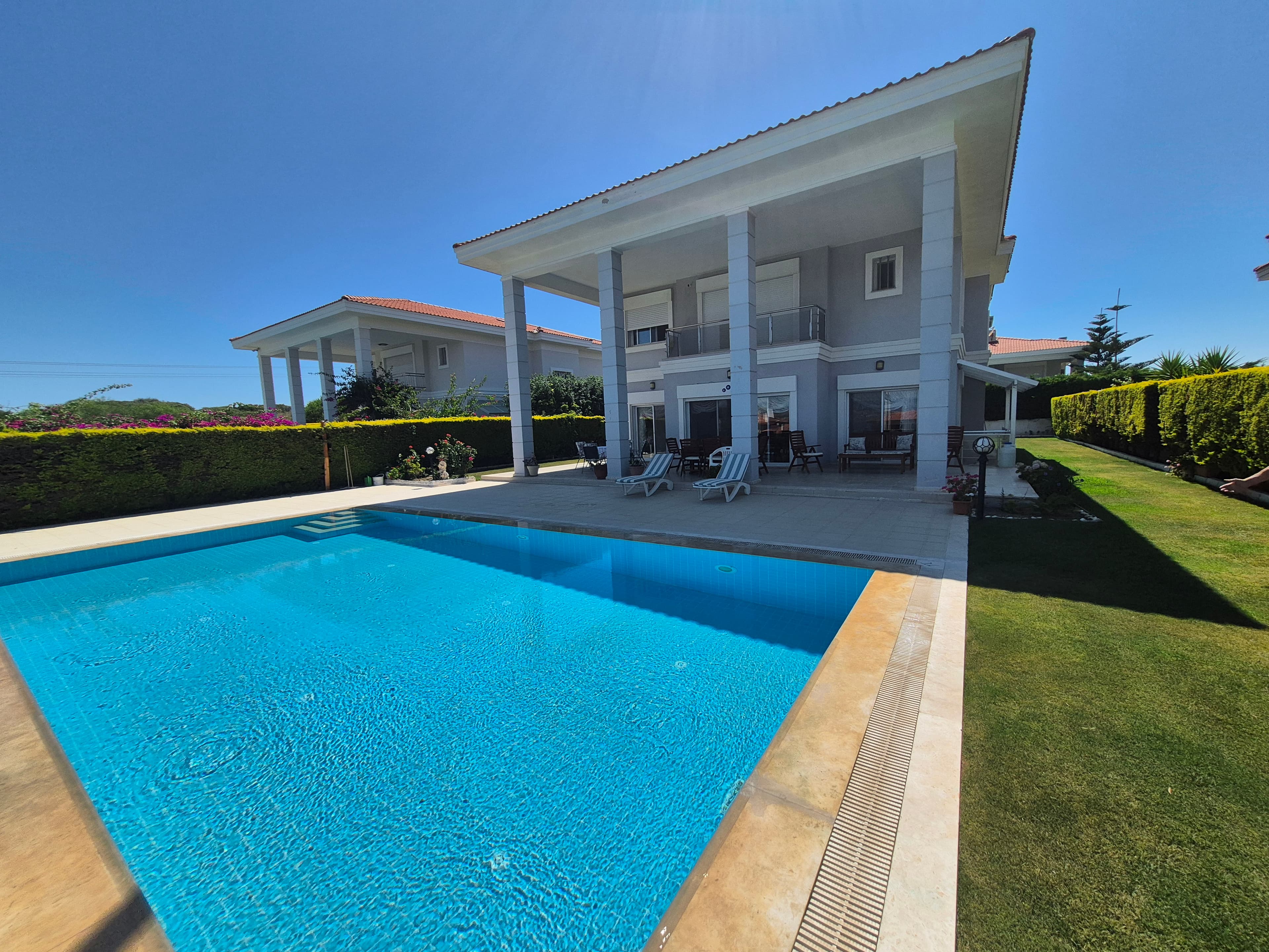 Villa mit atemberaubendem Meerblick auf einem 1000 m² großen Grundstück in Çeşme Paşalimanı, Ardıç, Çeşme