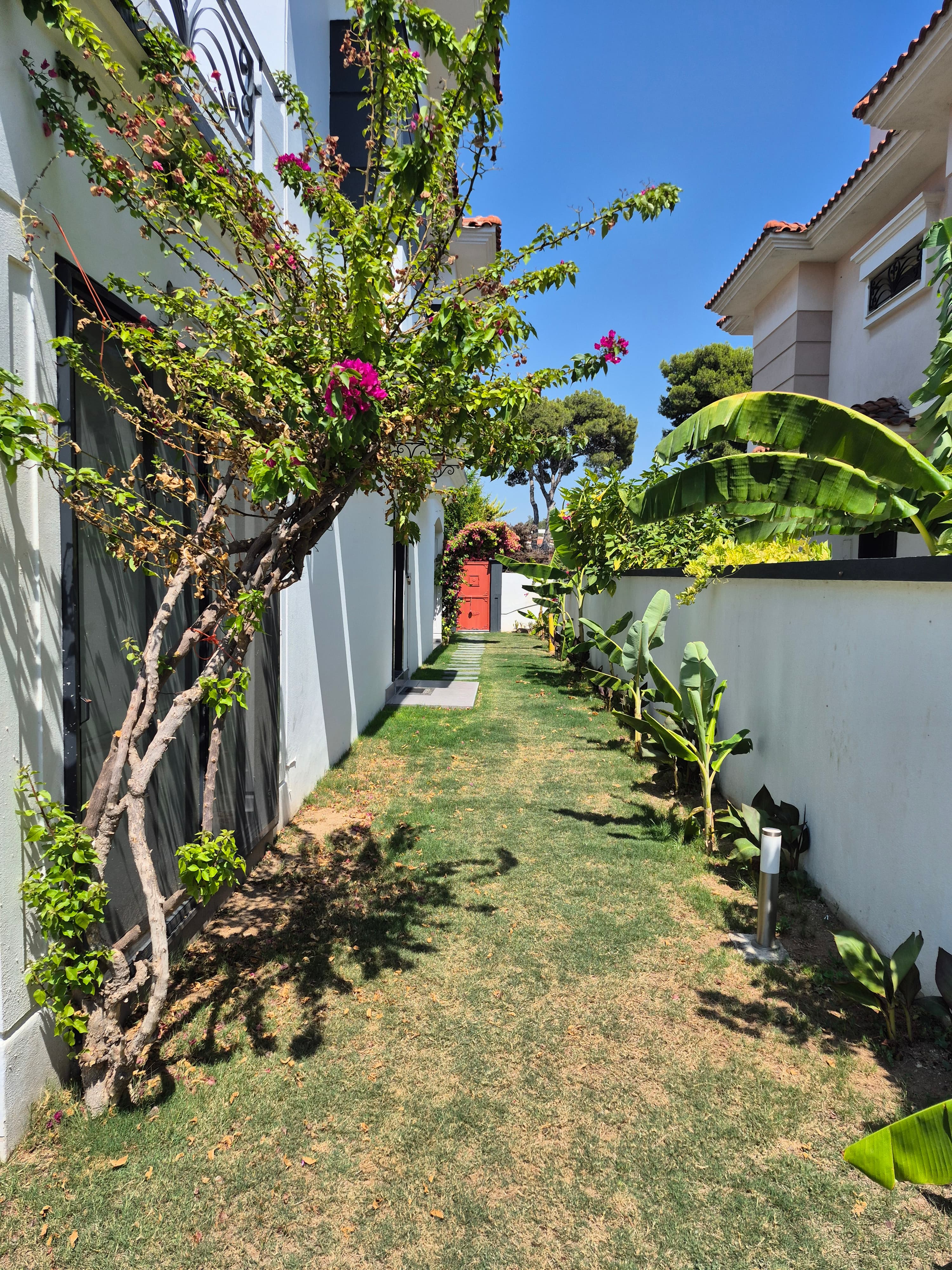 Alaçatı Çamlıkyol Üzeri Satılık 4+1 Havuzlu Müstakil Villa, Alaçatı