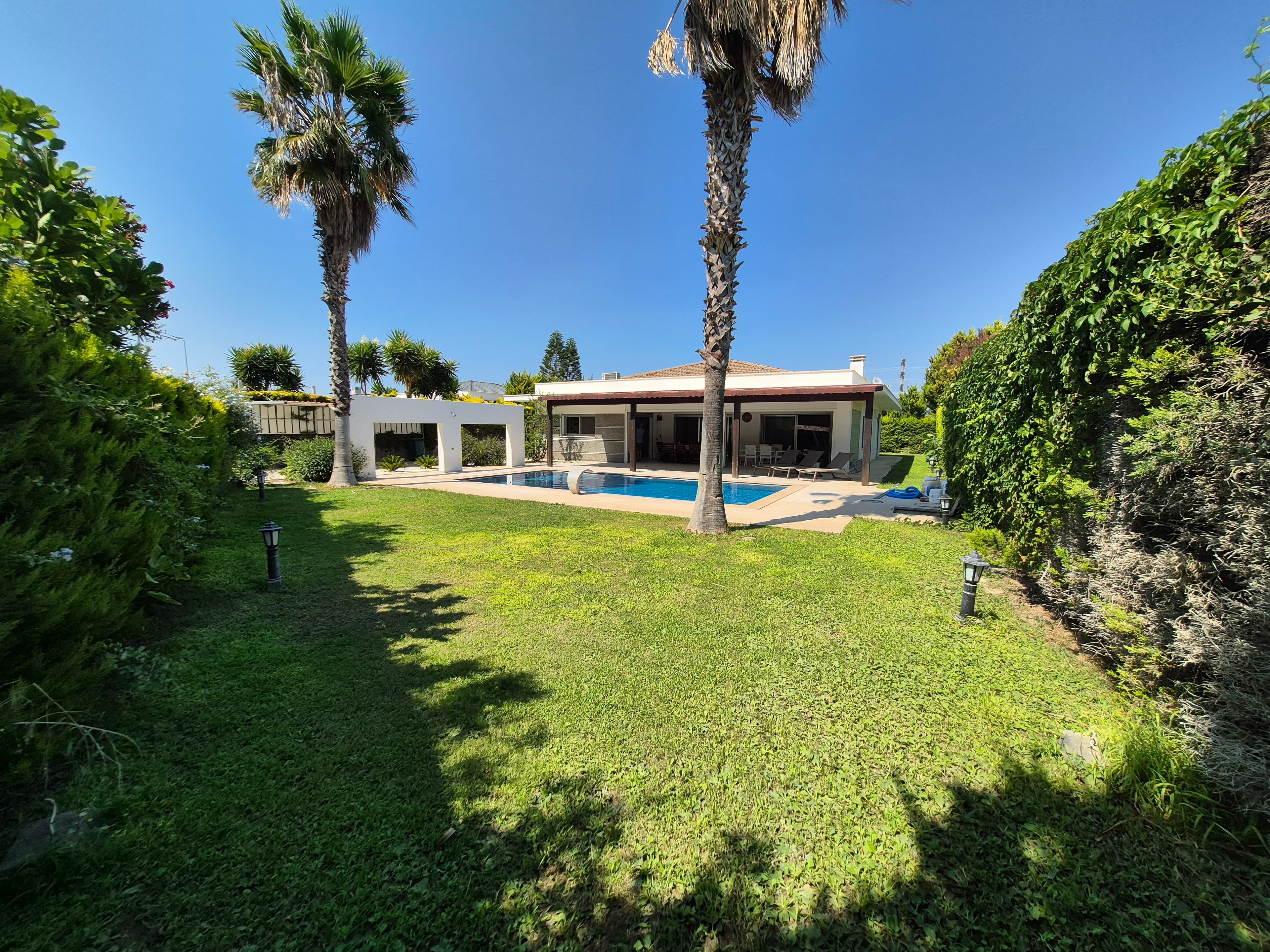 Çeşme Mamurbaba'da Satılık Yatay Mimari 4+1 Müstakil Havuzlu Villa, Ilıca, Çeşme