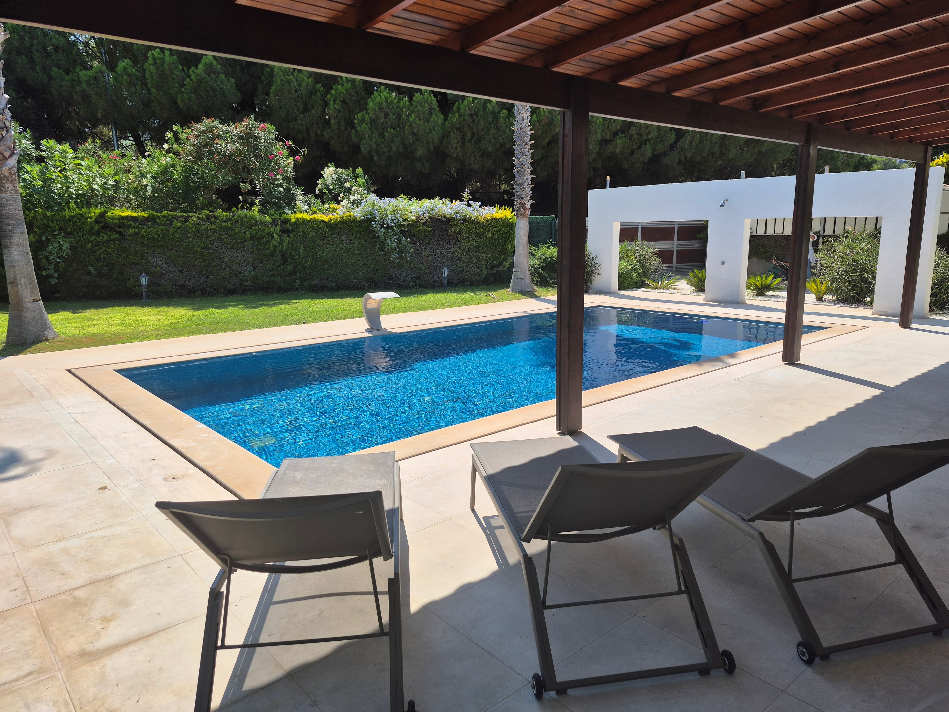 Çeşme Mamurbaba'da Satılık Yatay Mimari 4+1 Müstakil Havuzlu Villa, Ilıca, Çeşme