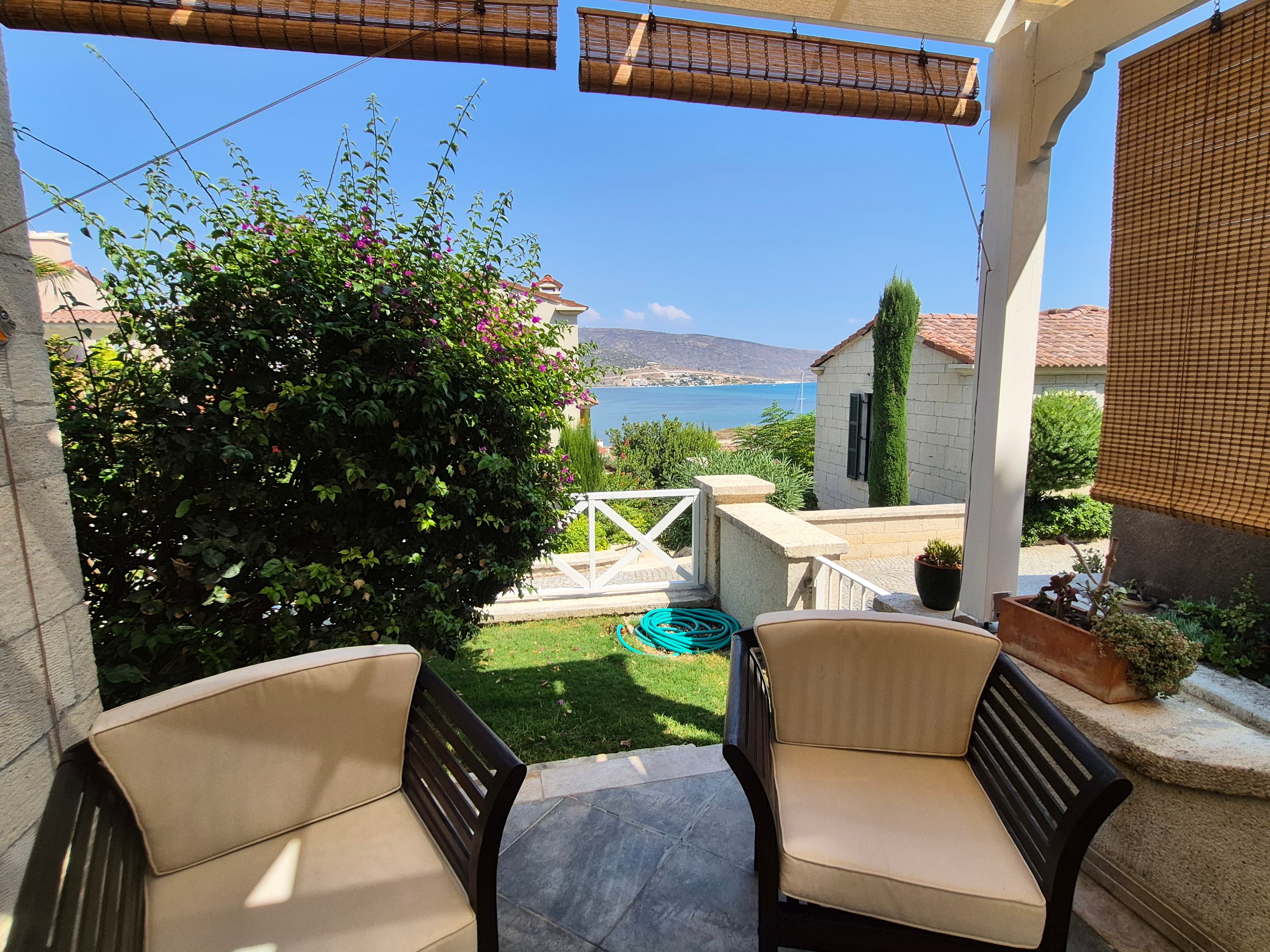 Alaçatı Port Yamaç Evler'de Satılık 2+1 Deniz Manzaralı Daire, Alaçatı