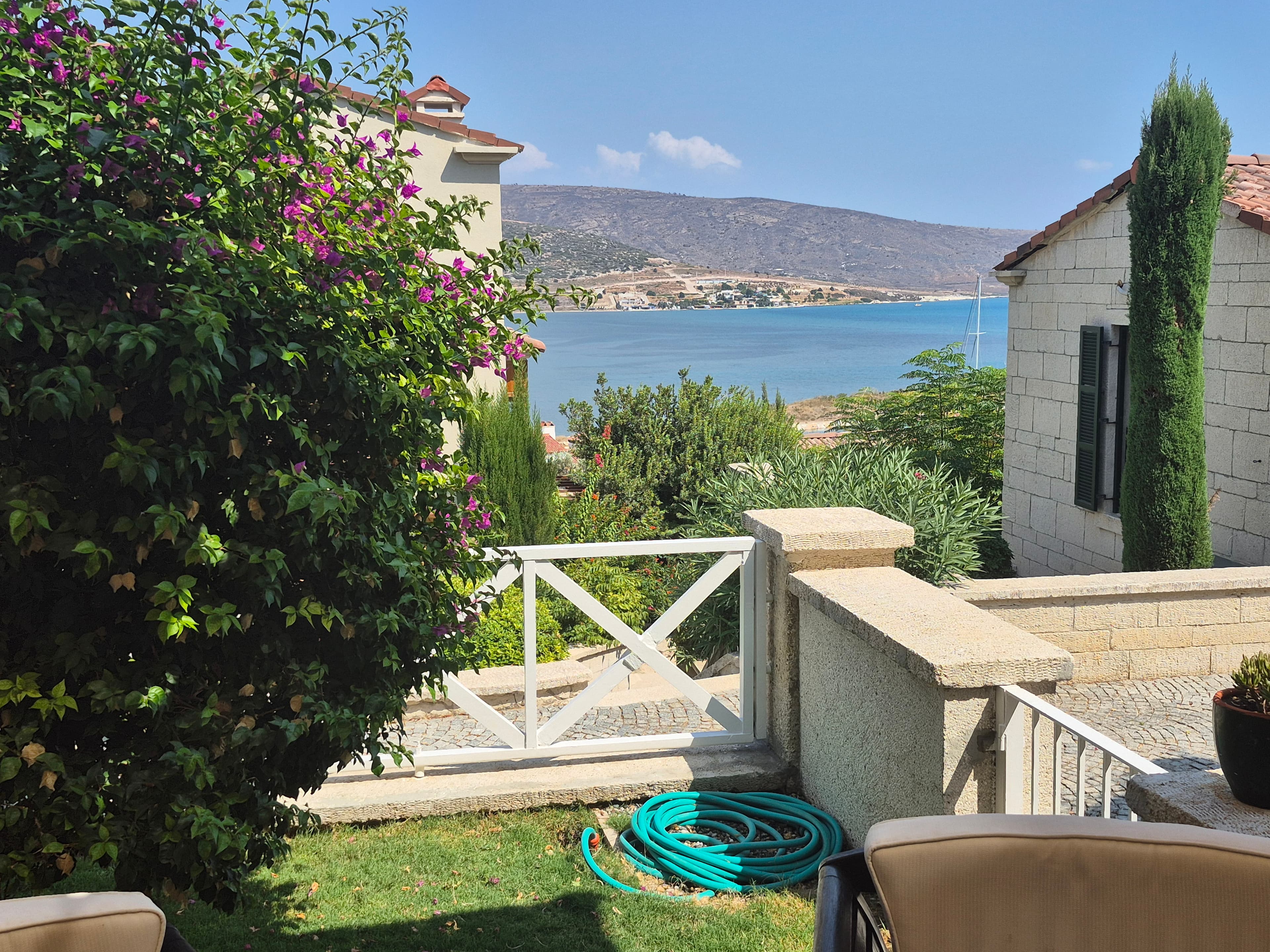 Alaçatı Port Yamaç Evler'de Satılık 2+1 Deniz Manzaralı Daire, Alaçatı