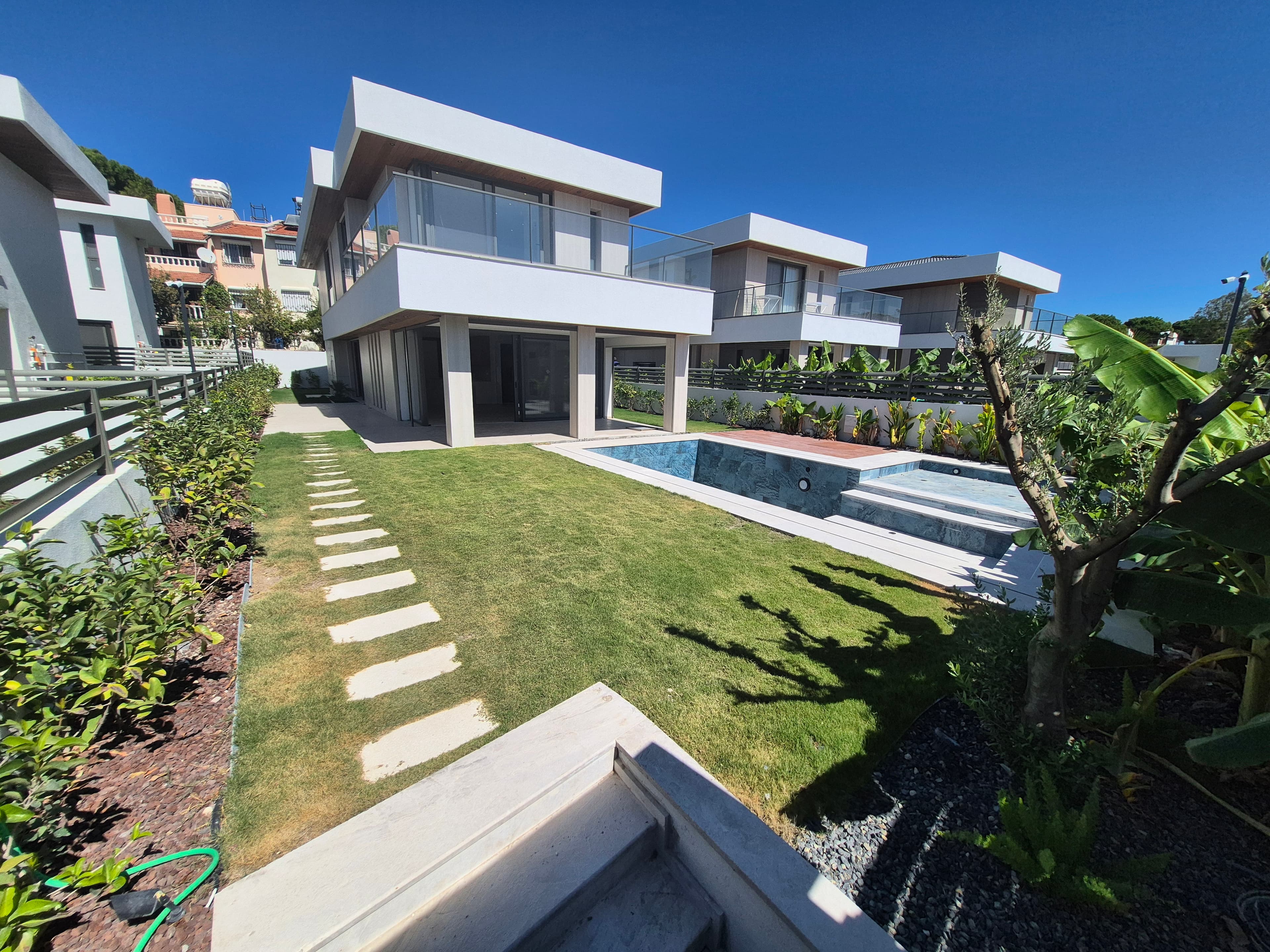ingilizce, Yalı, Çeşme