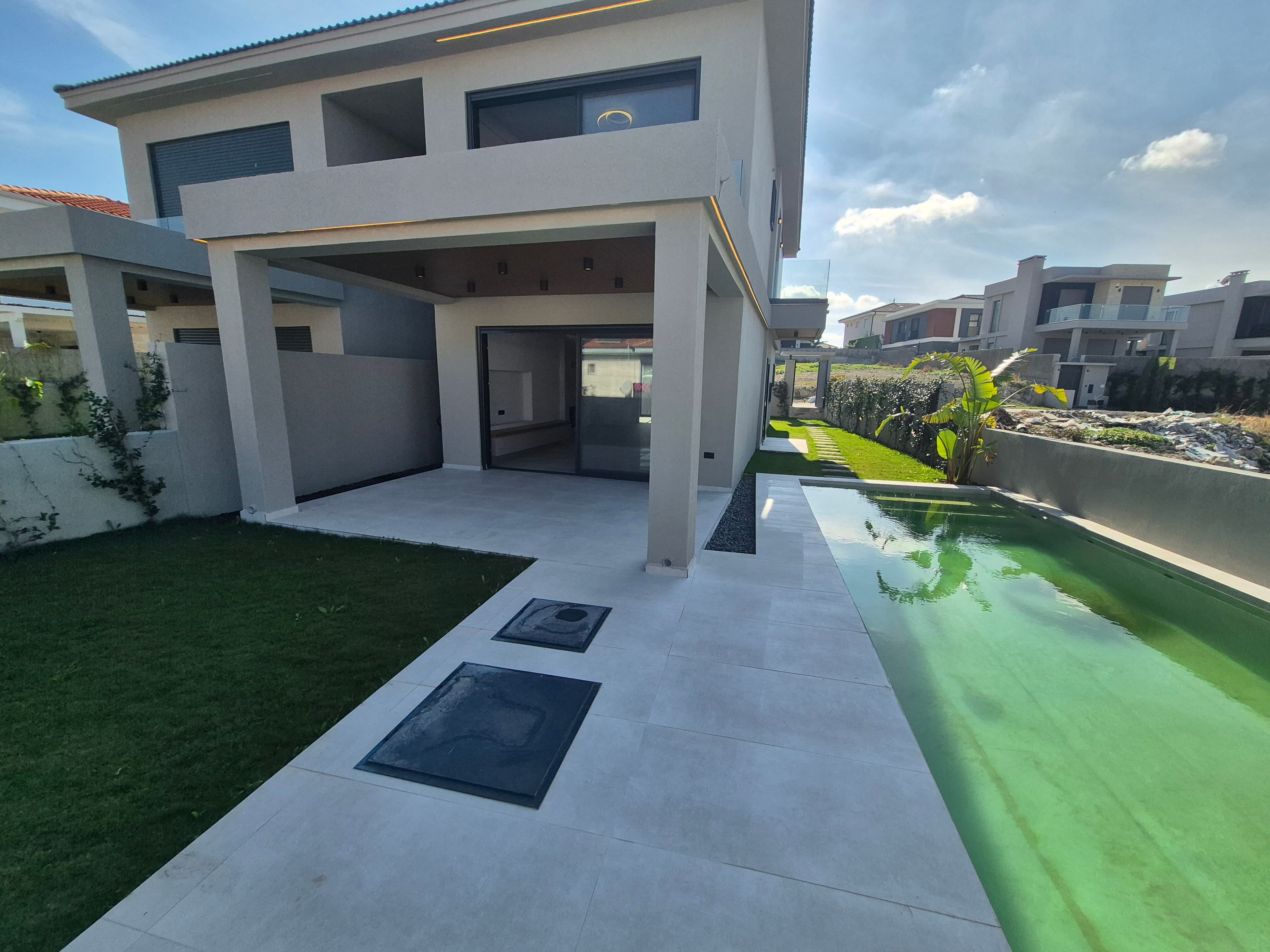 Çeşme Şifne'de Satılık 4+1 Modern Tasarım Müstakil Havuzlu Lüks Villa, Şifne, Çeşme