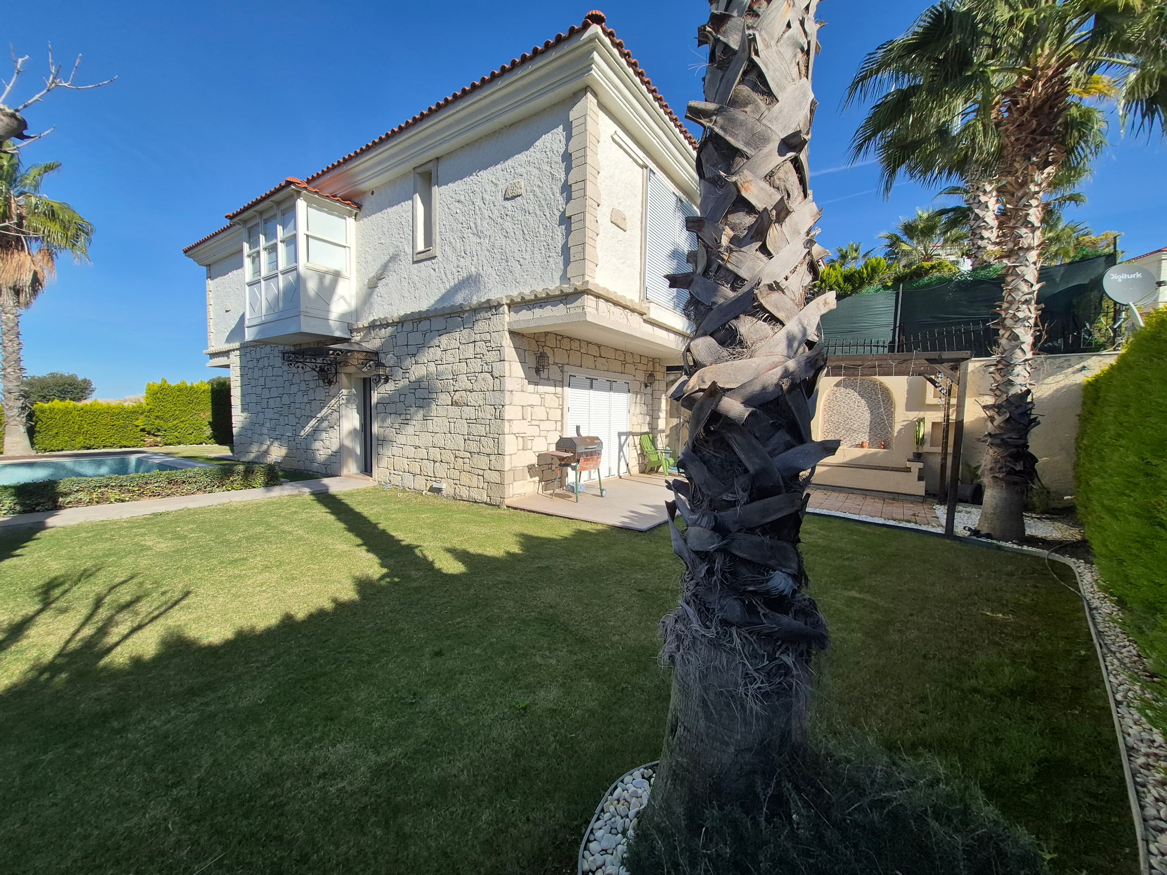 Luxuriöse 3+1 Villa mit Meerblick, großem Garten und privatem Pool zum Verkauf in Çeşme Şifne Yalı, Yalı, Çeşme