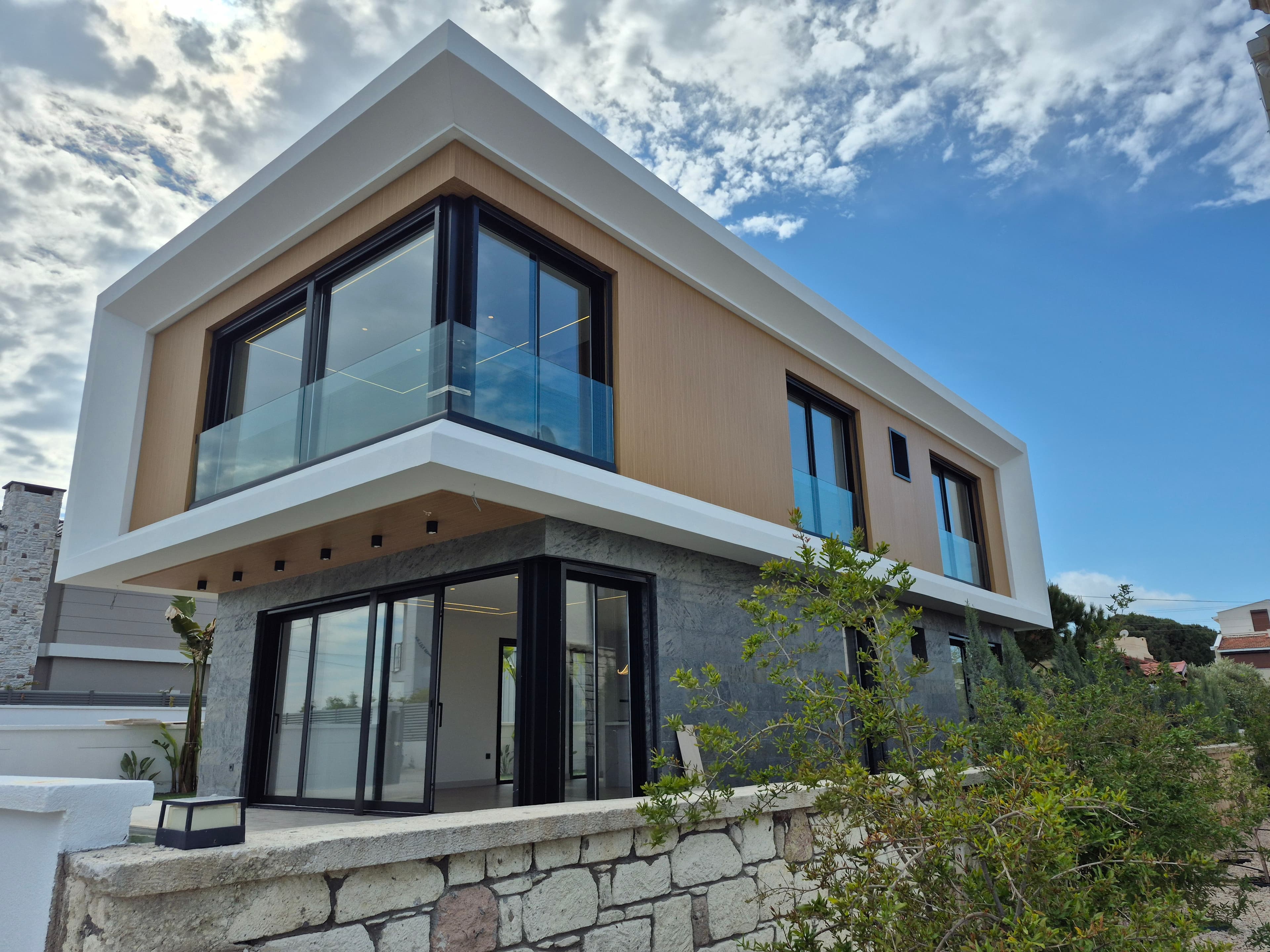 Çeşme Şifne Bahçelievler'de Satılık 4+1 Deniz Manzaralı Lüks Villa, Yalı, Çeşme