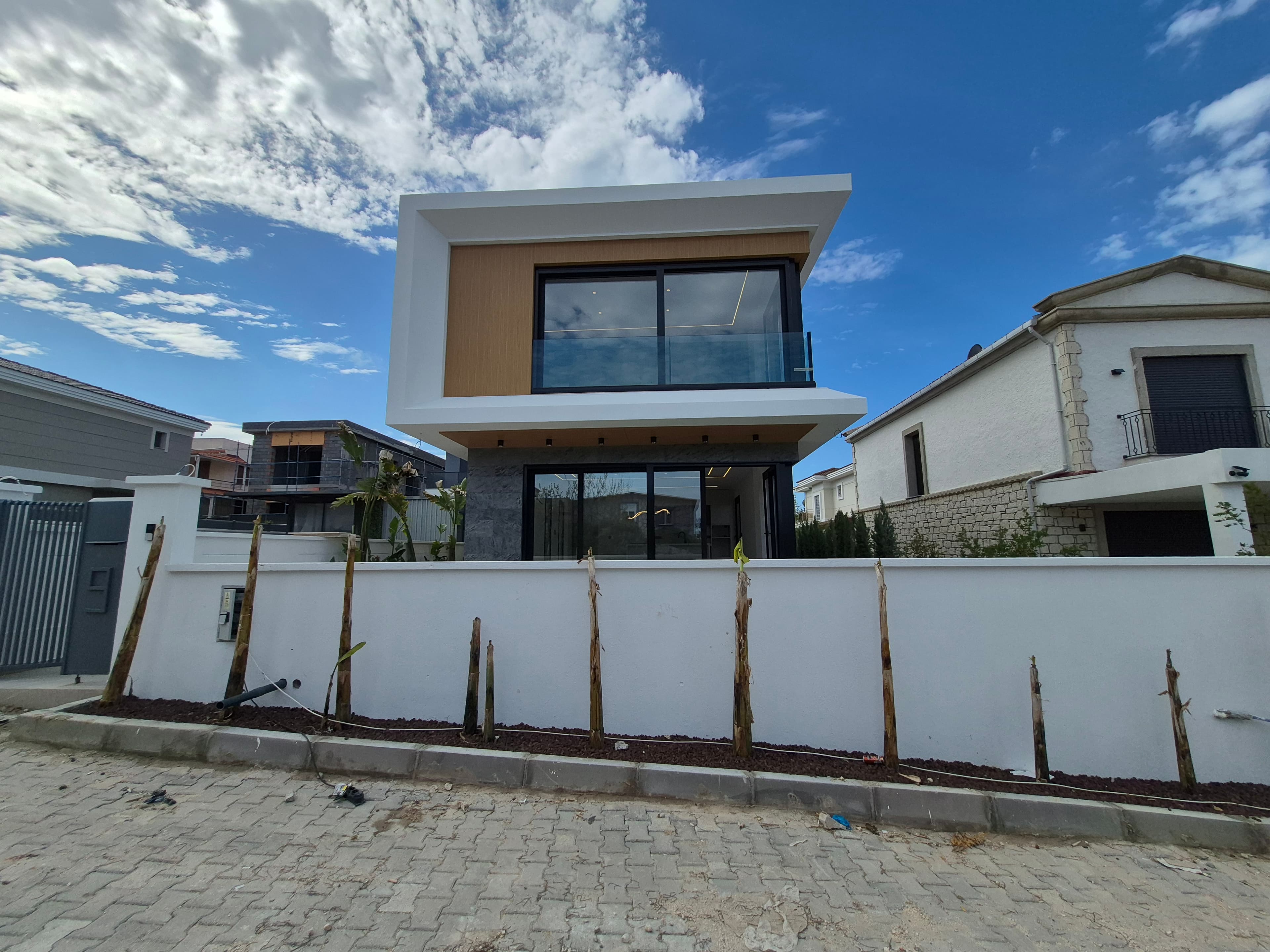 Çeşme Şifne Bahçelievler'de Satılık 4+1 Deniz Manzaralı Lüks Villa, Yalı, Çeşme