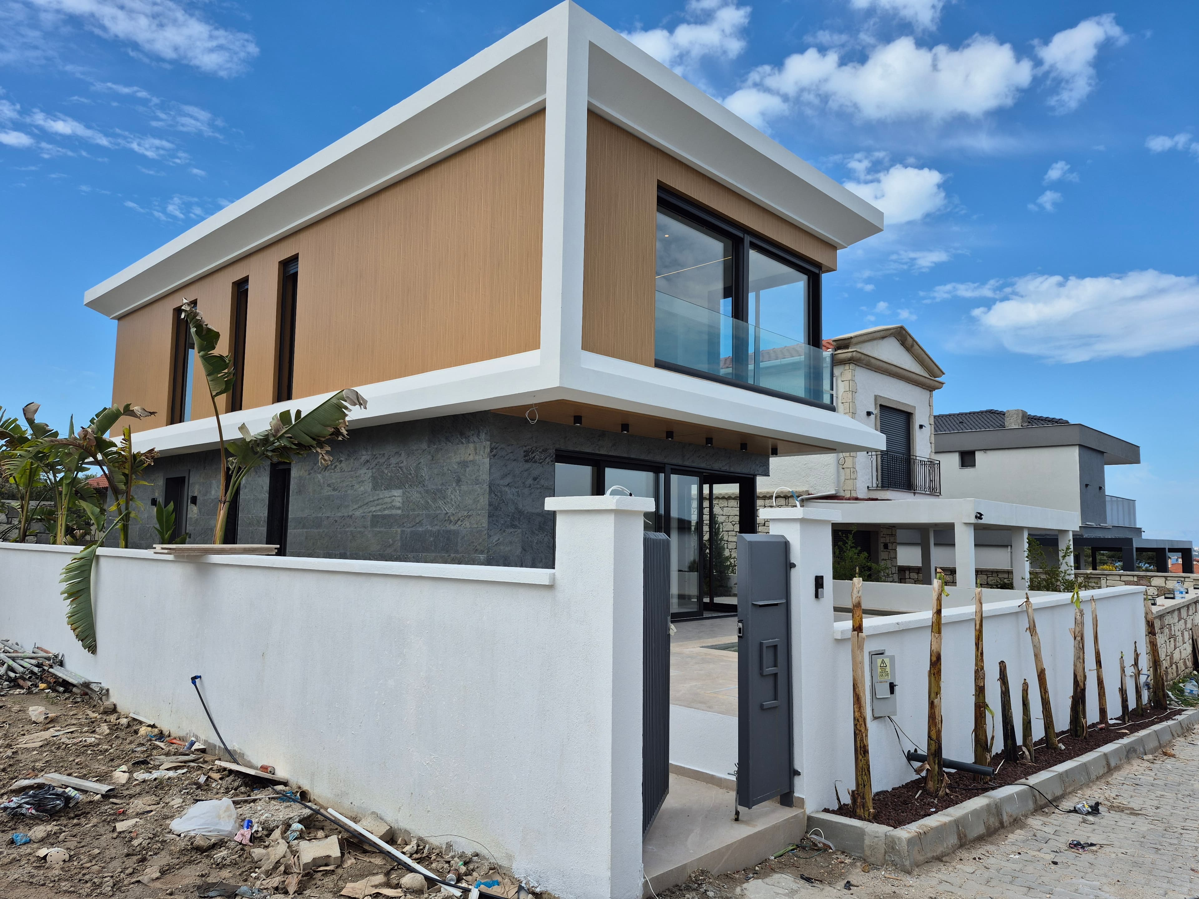 Çeşme Şifne Bahçelievler'de Satılık 4+1 Deniz Manzaralı Lüks Villa, Yalı, Çeşme