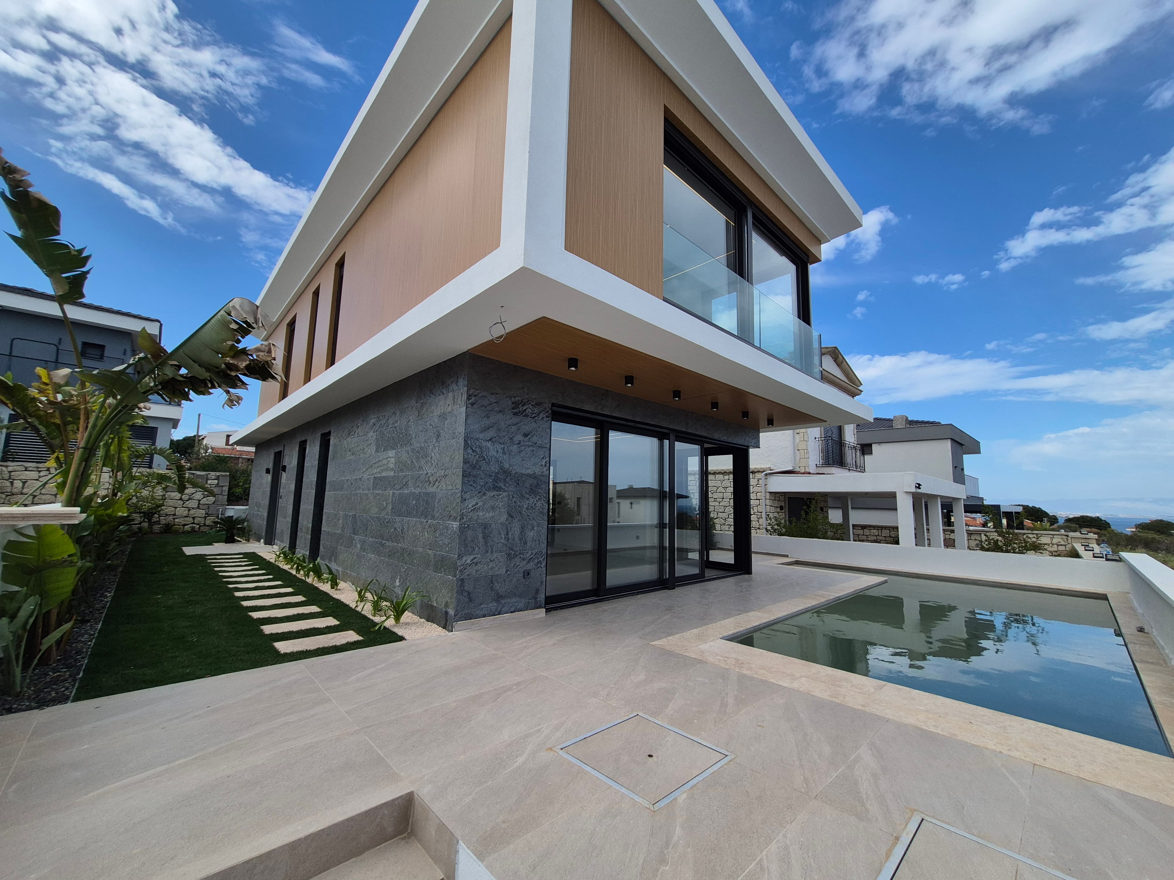 Çeşme Şifne Bahçelievler'de Satılık 4+1 Deniz Manzaralı Lüks Villa, Yalı, Çeşme