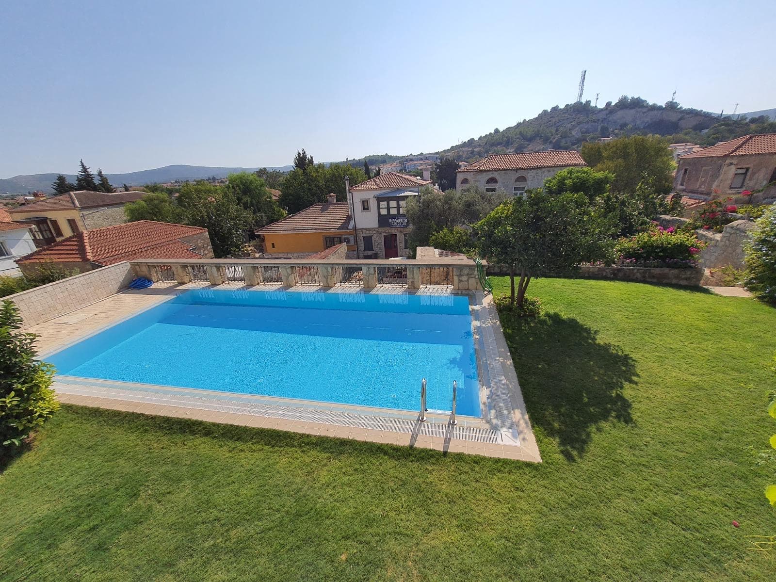 Alaçatı Hacımemiş'te Satılık Tarihi Taş Konak | Otel ve Gastronomi Yatırımına Uygun Eşsiz Mülk, Alaçatı