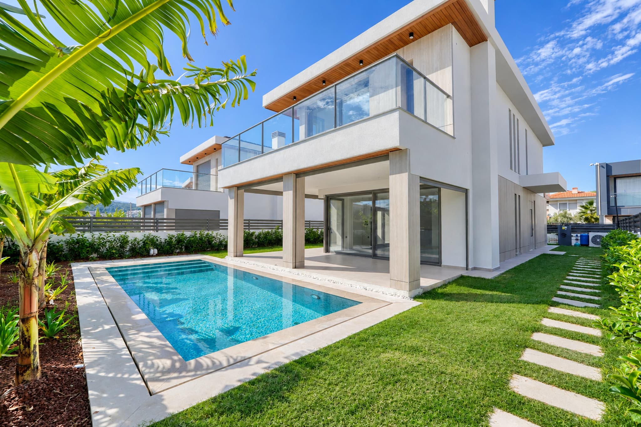 Çeşme Şifne Bahçelievler'de Satılık Tam Müstakil 4+1 Havuzlu Lüks Villa, Şifne, Çeşme