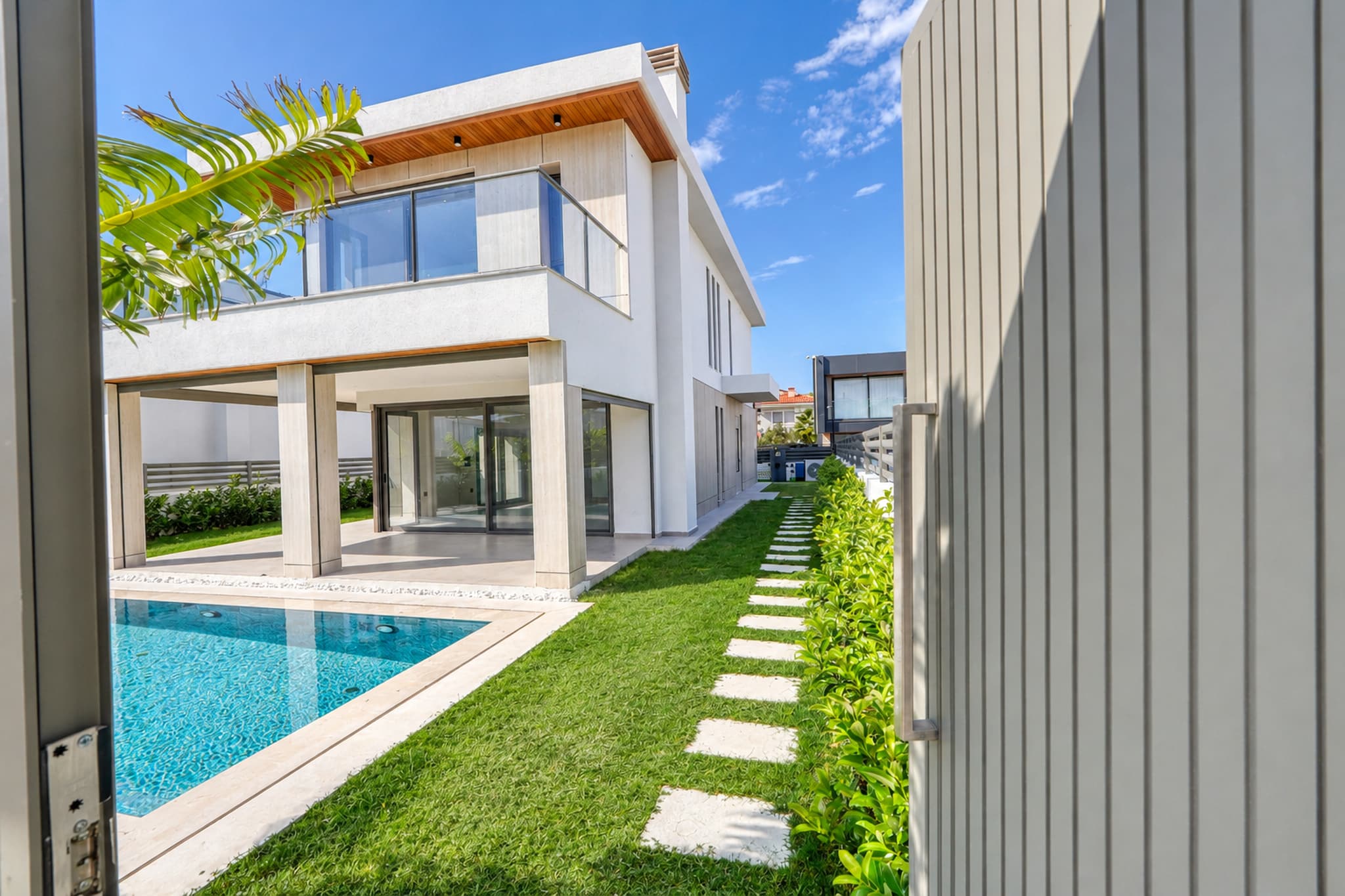 Çeşme Şifne Bahçelievler'de Satılık Tam Müstakil 4+1 Havuzlu Lüks Villa, Şifne, Çeşme