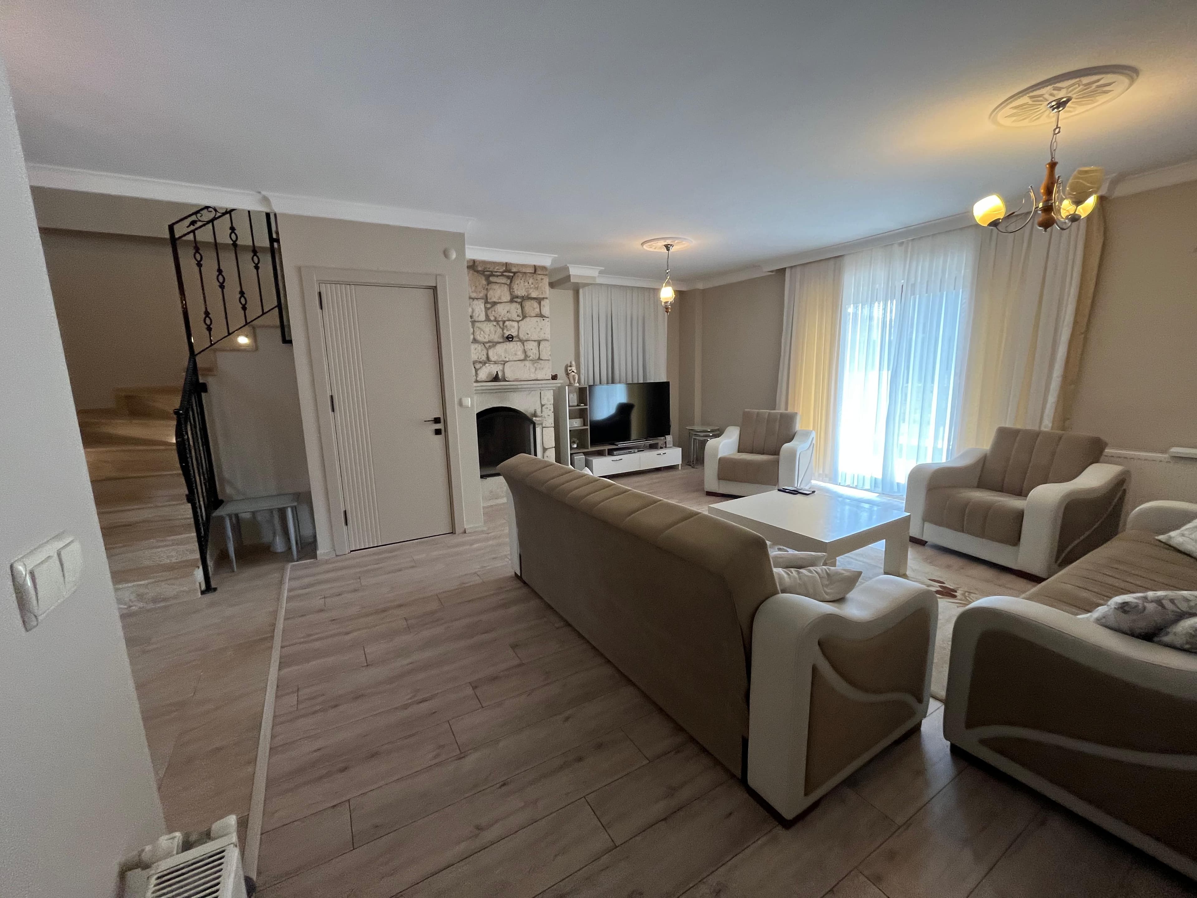 Çeşme Alaçatı'da 4+1 Yıllık-Sezonluk Kiralık Müstakil Havuzlu Villa, Alaçatı