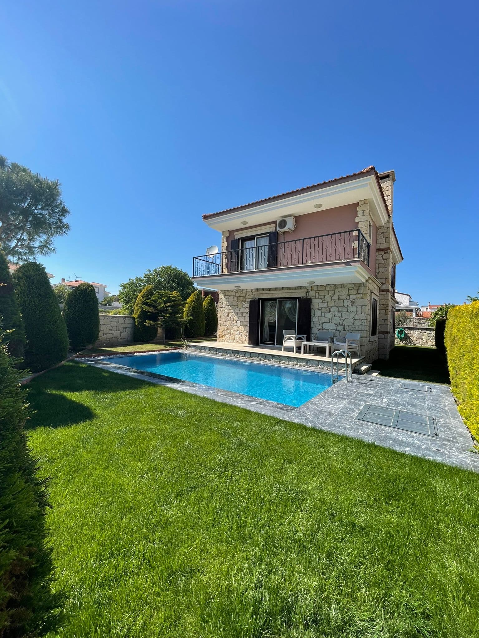 Çeşme Alaçatı'da 4+1 Yıllık-Sezonluk Kiralık Müstakil Havuzlu Villa, Alaçatı