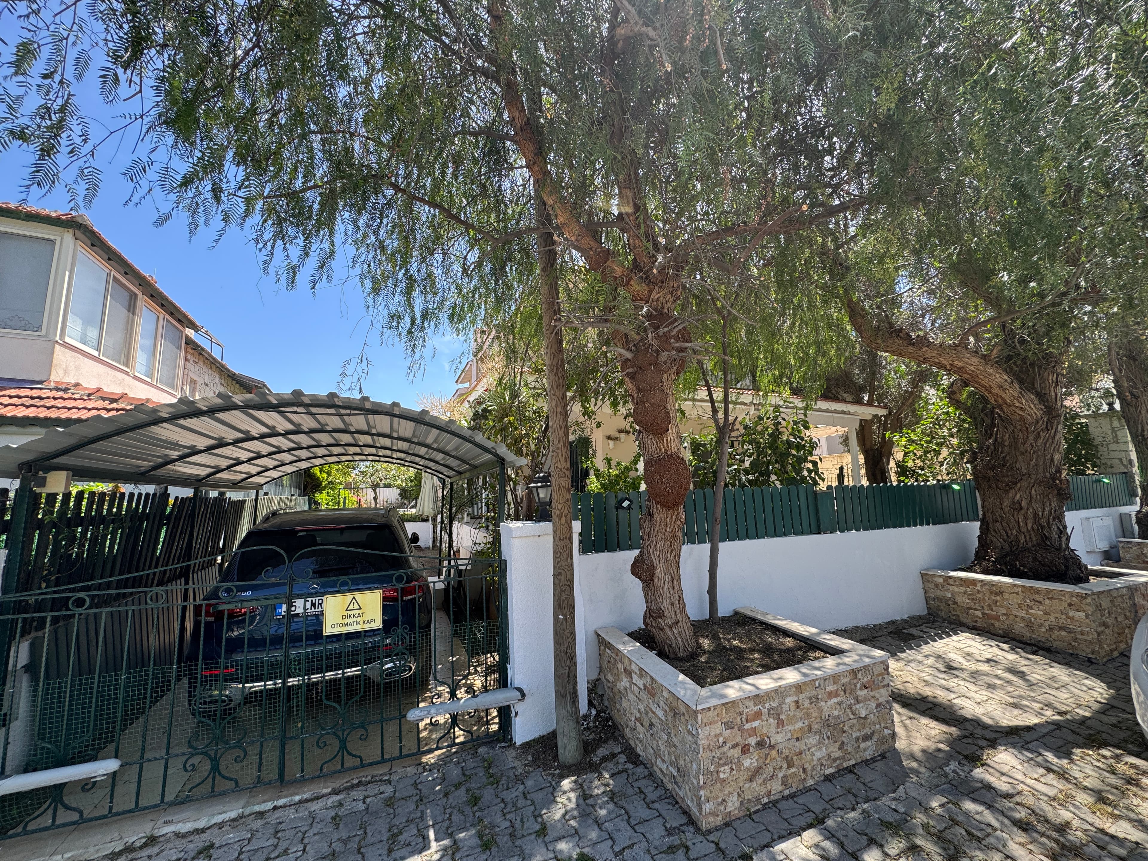 Alaçatı'da Çarşıya Yürüme Mesafesinde Yıllık-Sezonluk Kiralık 4+1 Müstakil Villa, Alaçatı