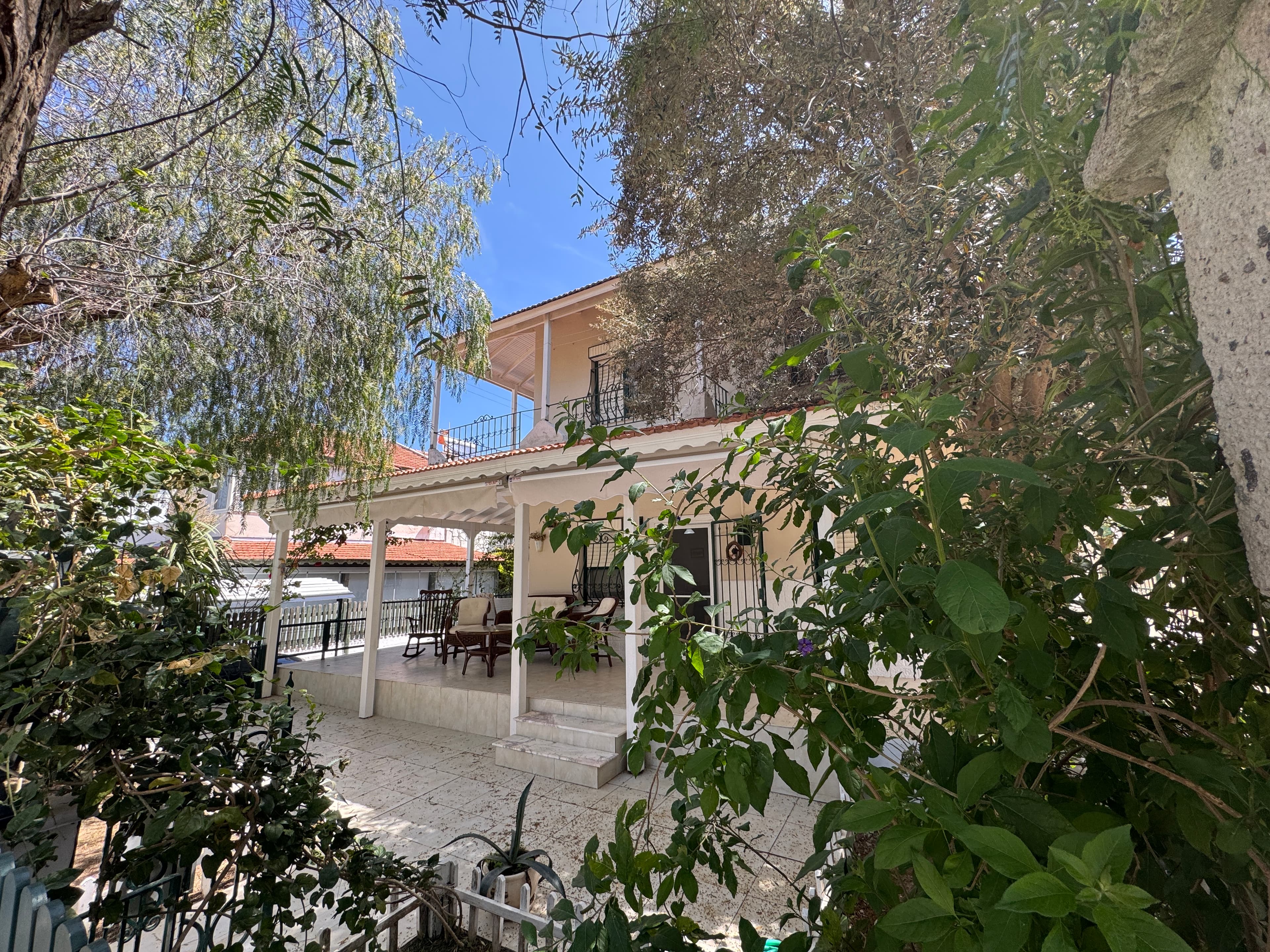 Alaçatı'da Çarşıya Yürüme Mesafesinde Yıllık-Sezonluk Kiralık 4+1 Müstakil Villa, Alaçatı