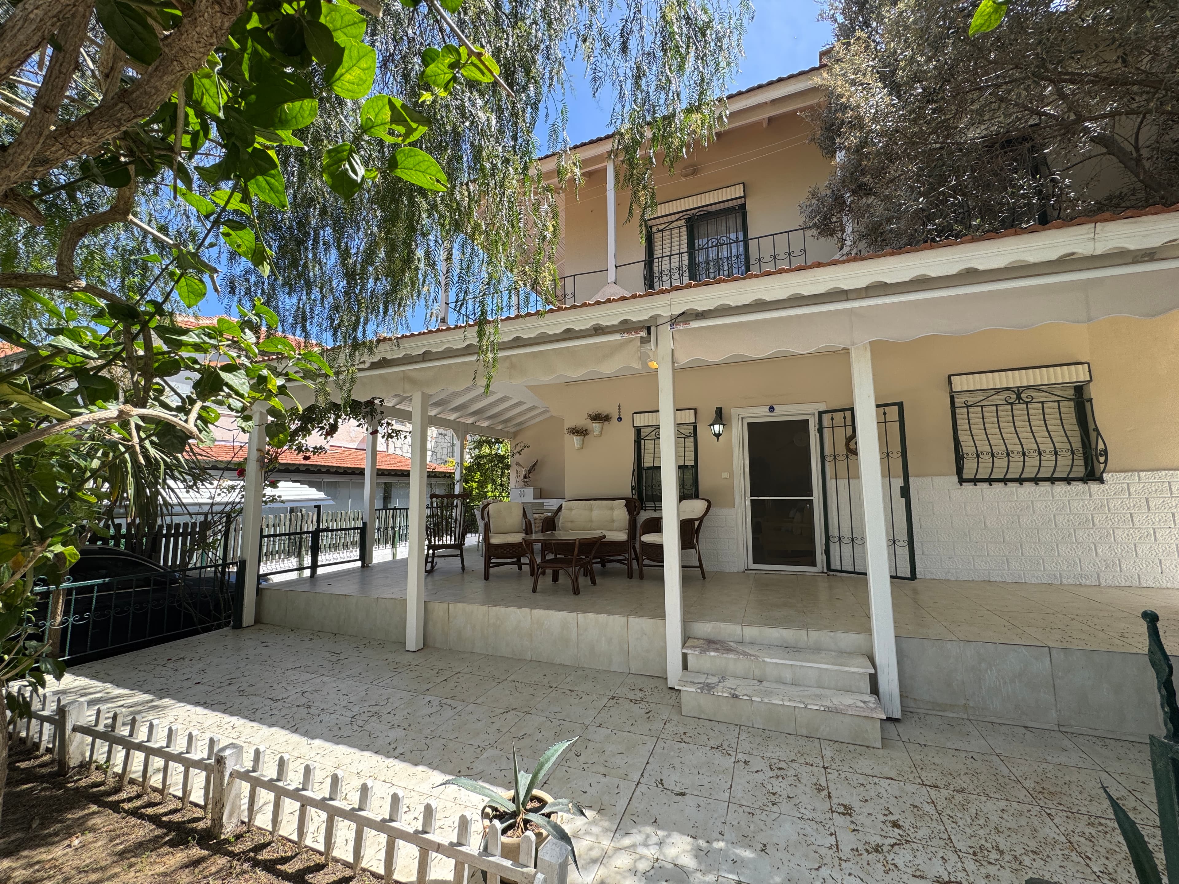 Alaçatı'da Çarşıya Yürüme Mesafesinde Yıllık-Sezonluk Kiralık 4+1 Müstakil Villa, Alaçatı