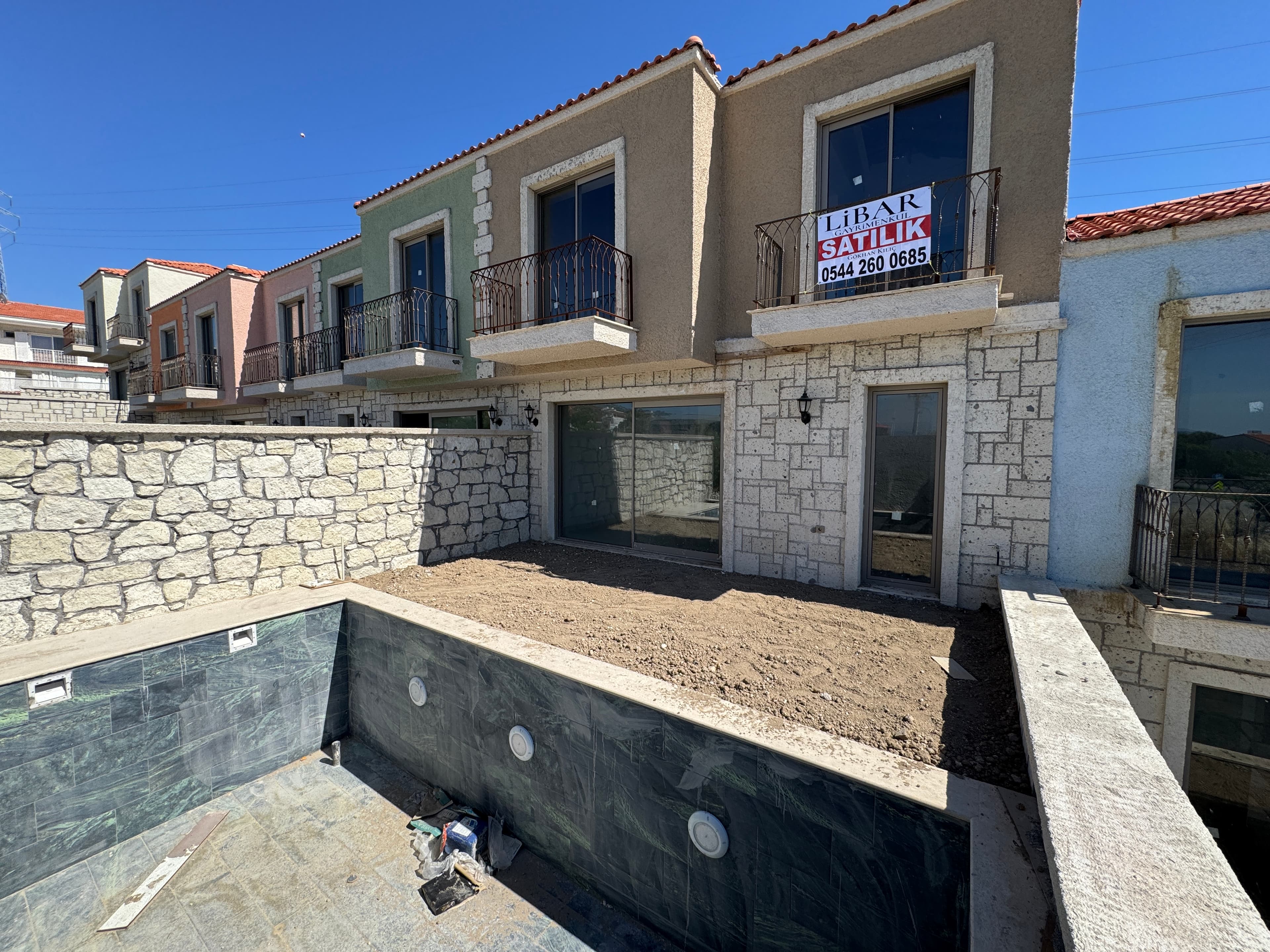 KISA SÜRELİ FIRSAT - Alaçatı'da Satılık 2+1 Müstakil Havuzlu Villa, Alaçatı