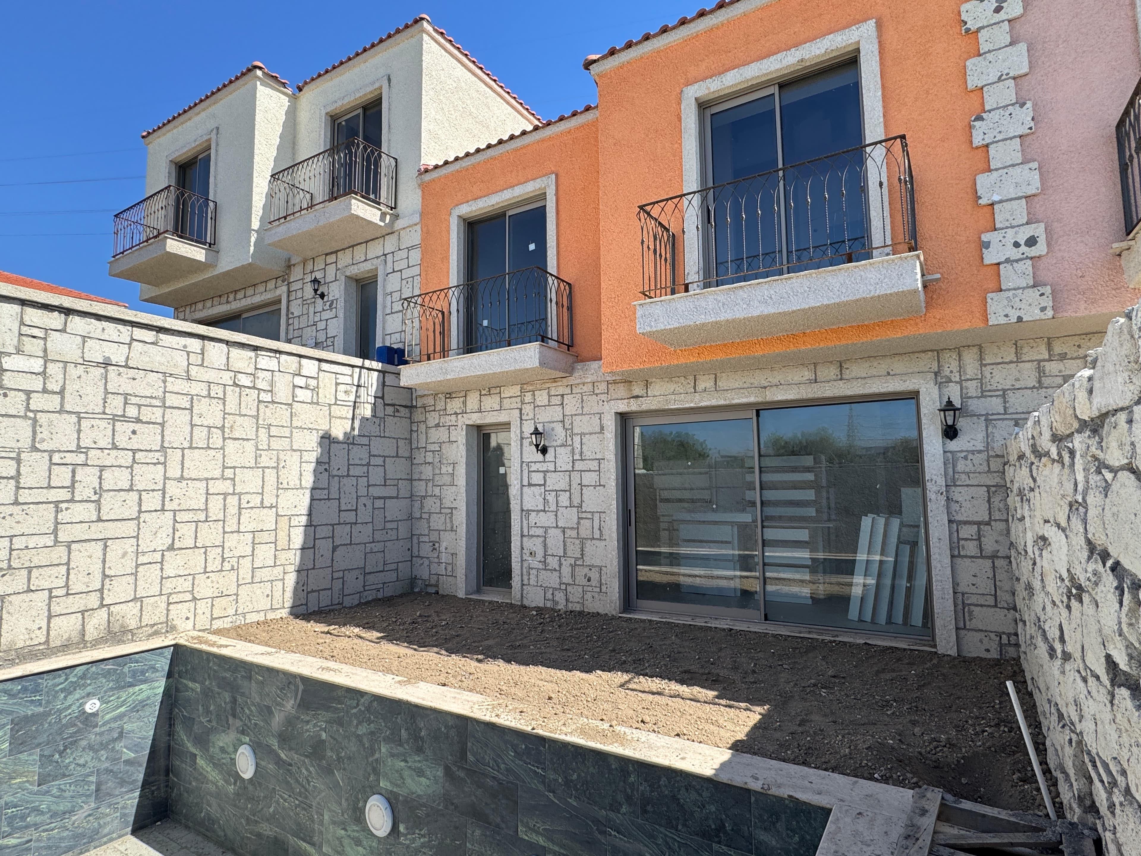 KISA SÜRELİ FIRSAT - Alaçatı'da Satılık 2+1 Müstakil Havuzlu Villa, Alaçatı