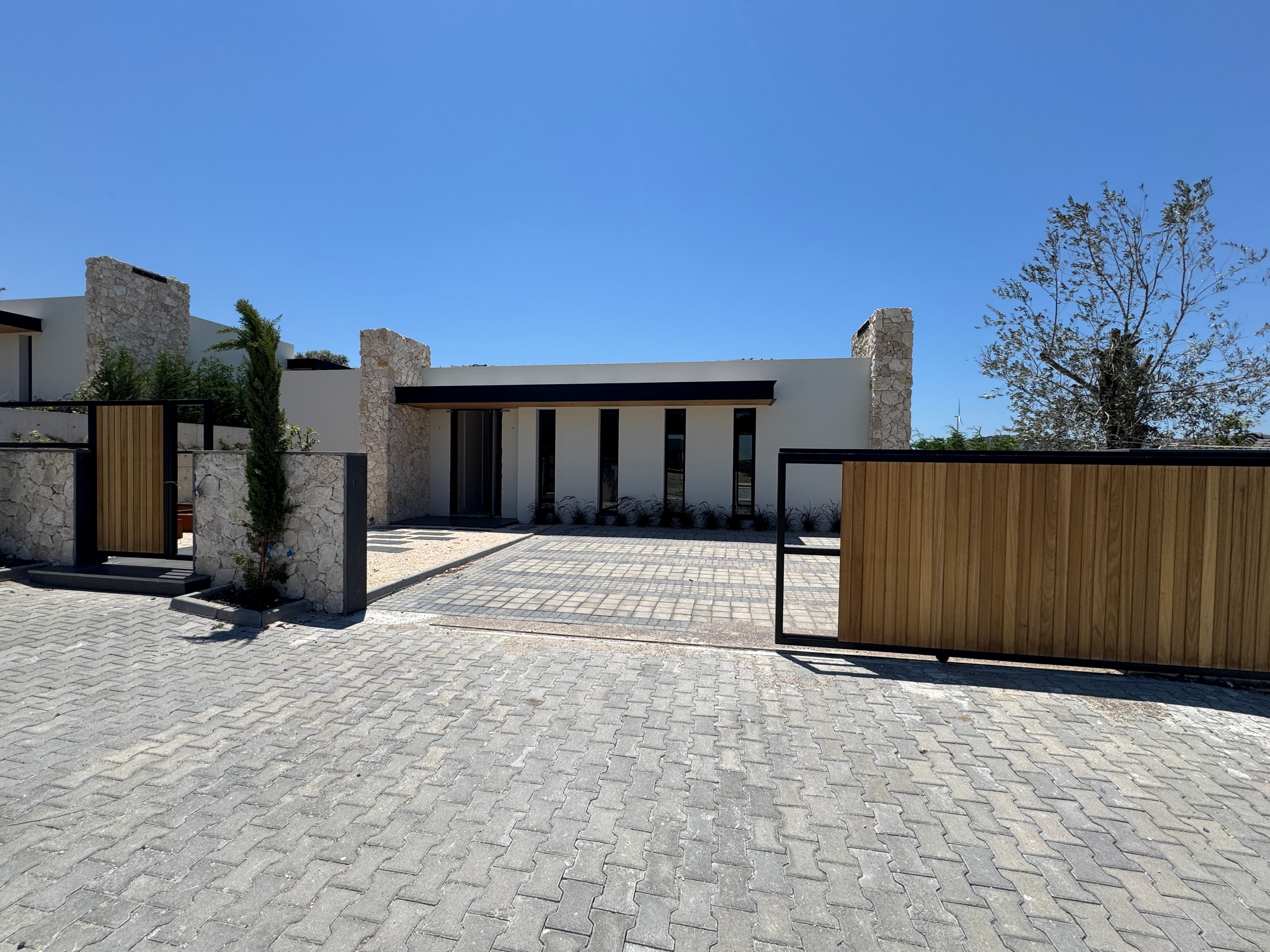 Çeşme Fahrettinpaşa'da Satılık 5+1 Yatay Mimari Ultra Lüks Villa, Fahrettinpaşa, Çeşme