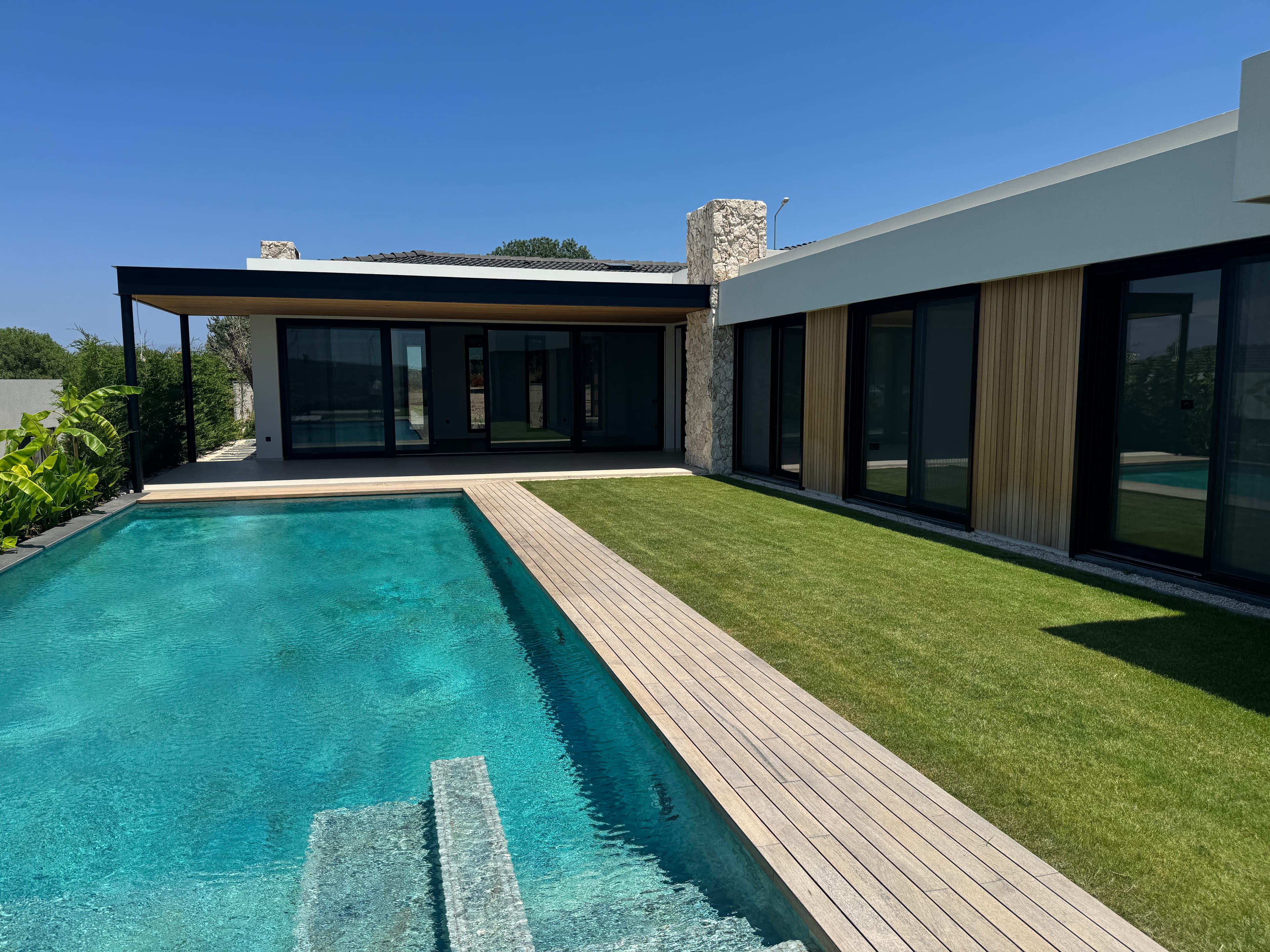 Çeşme Fahrettinpaşa'da Satılık 5+1 Yatay Mimari Ultra Lüks Villa, Fahrettinpaşa, Çeşme