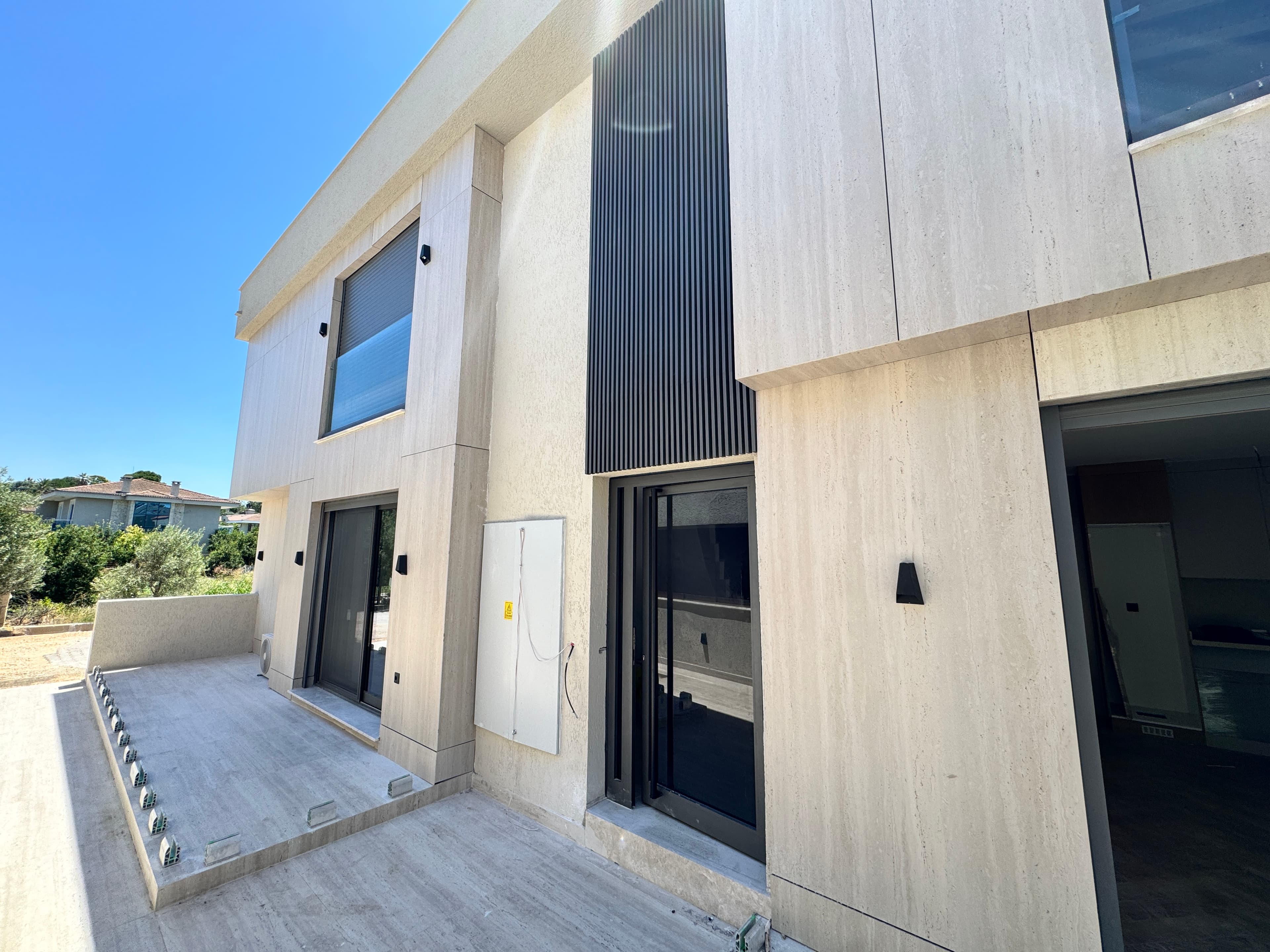 Çeşme Dalyan'da Marina'ya Komşu Satılık 50 m2 Teraslı 2+1 Lüks Daire, Dalyan, Çeşme