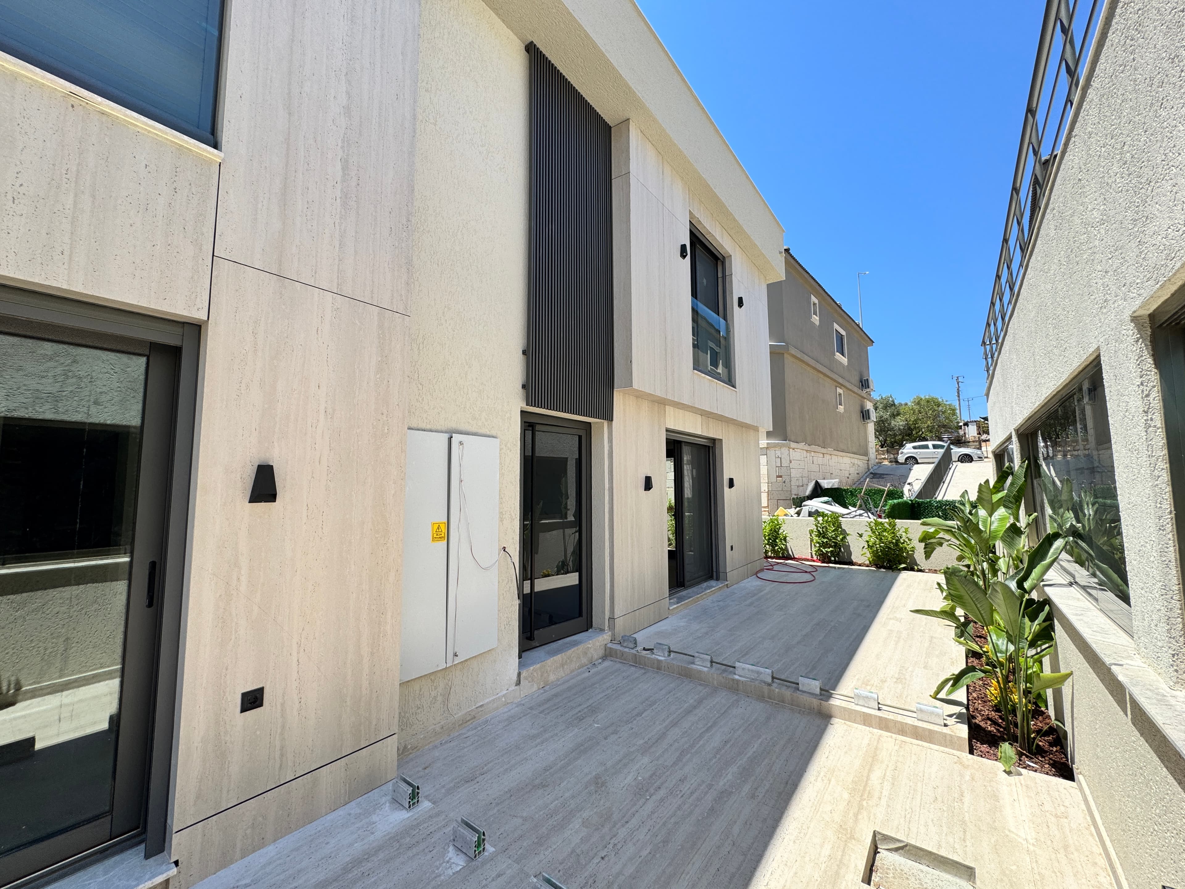 Çeşme Dalyan'da Marina'ya Komşu Satılık 50 m2 Teraslı 2+1 Lüks Daire, Dalyan, Çeşme