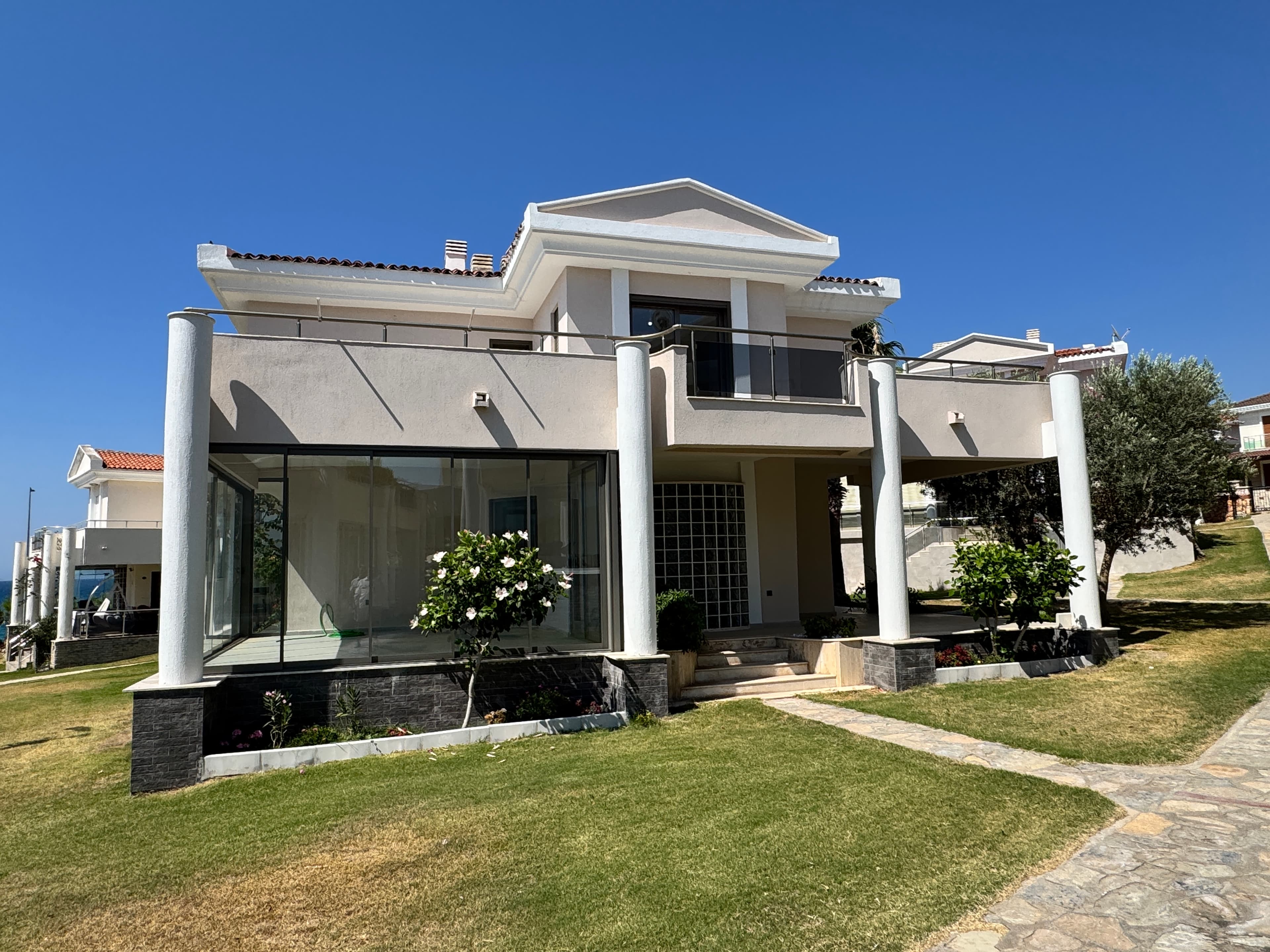 Çeşme Şifne Denize Sıfır Meltem Sitesinde Satılık 4+1 Renove Edilmiş Villa, Şifne, Çeşme
