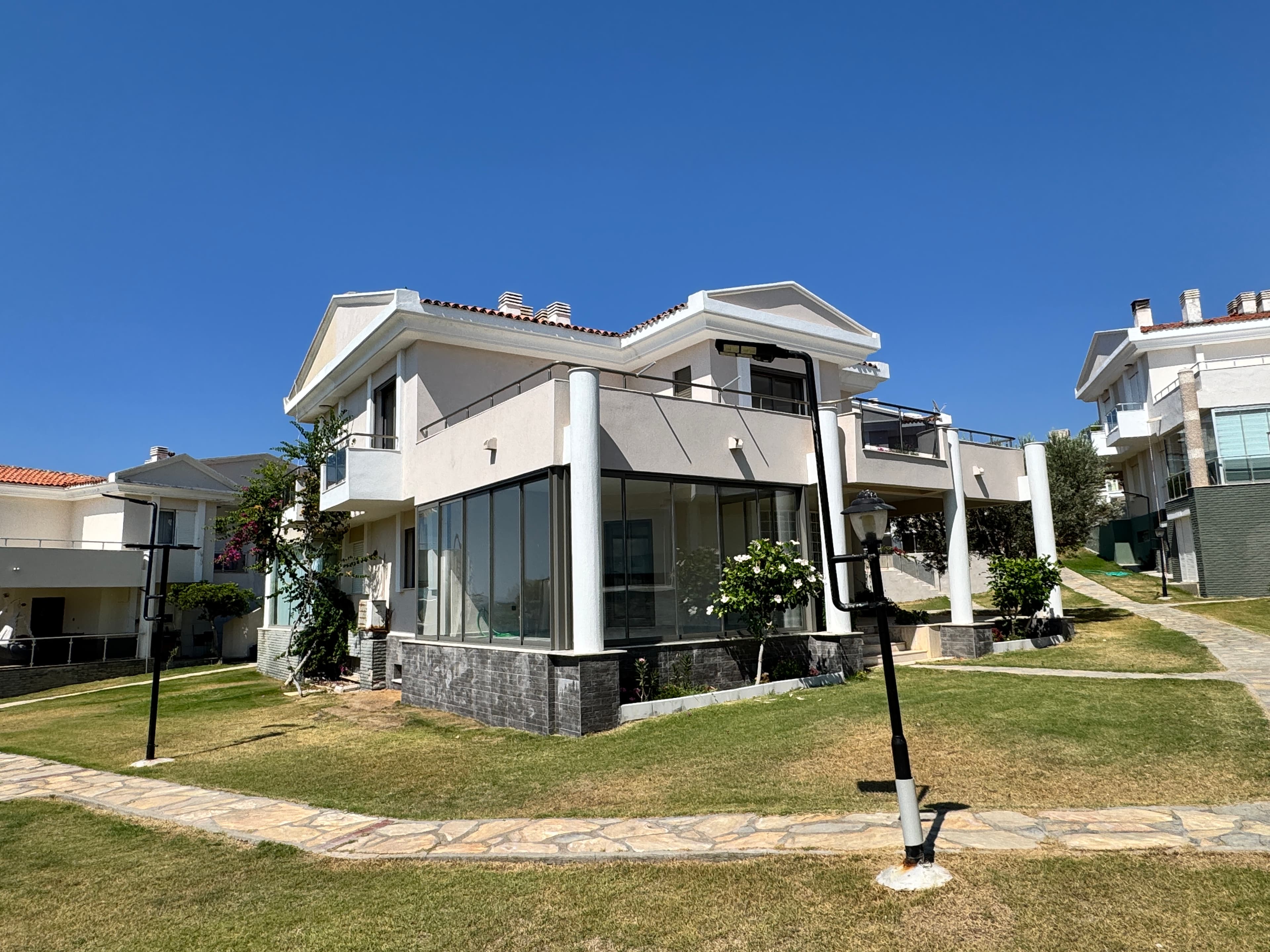 Çeşme Şifne Denize Sıfır Meltem Sitesinde Satılık 4+1 Renove Edilmiş Villa, Şifne, Çeşme