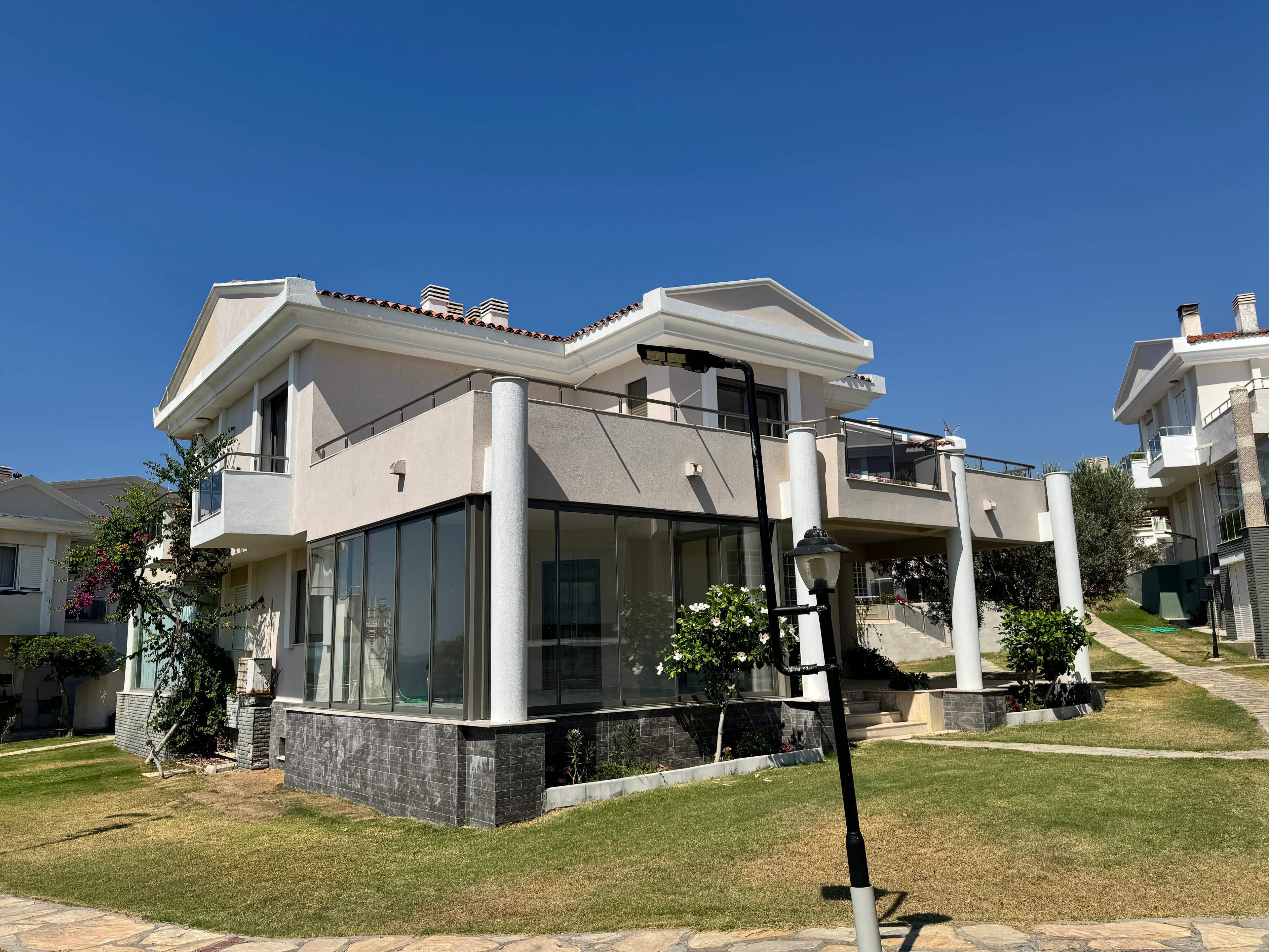 Çeşme Şifne Denize Sıfır Meltem Sitesinde Satılık 4+1 Renove Edilmiş Villa, Şifne, Çeşme