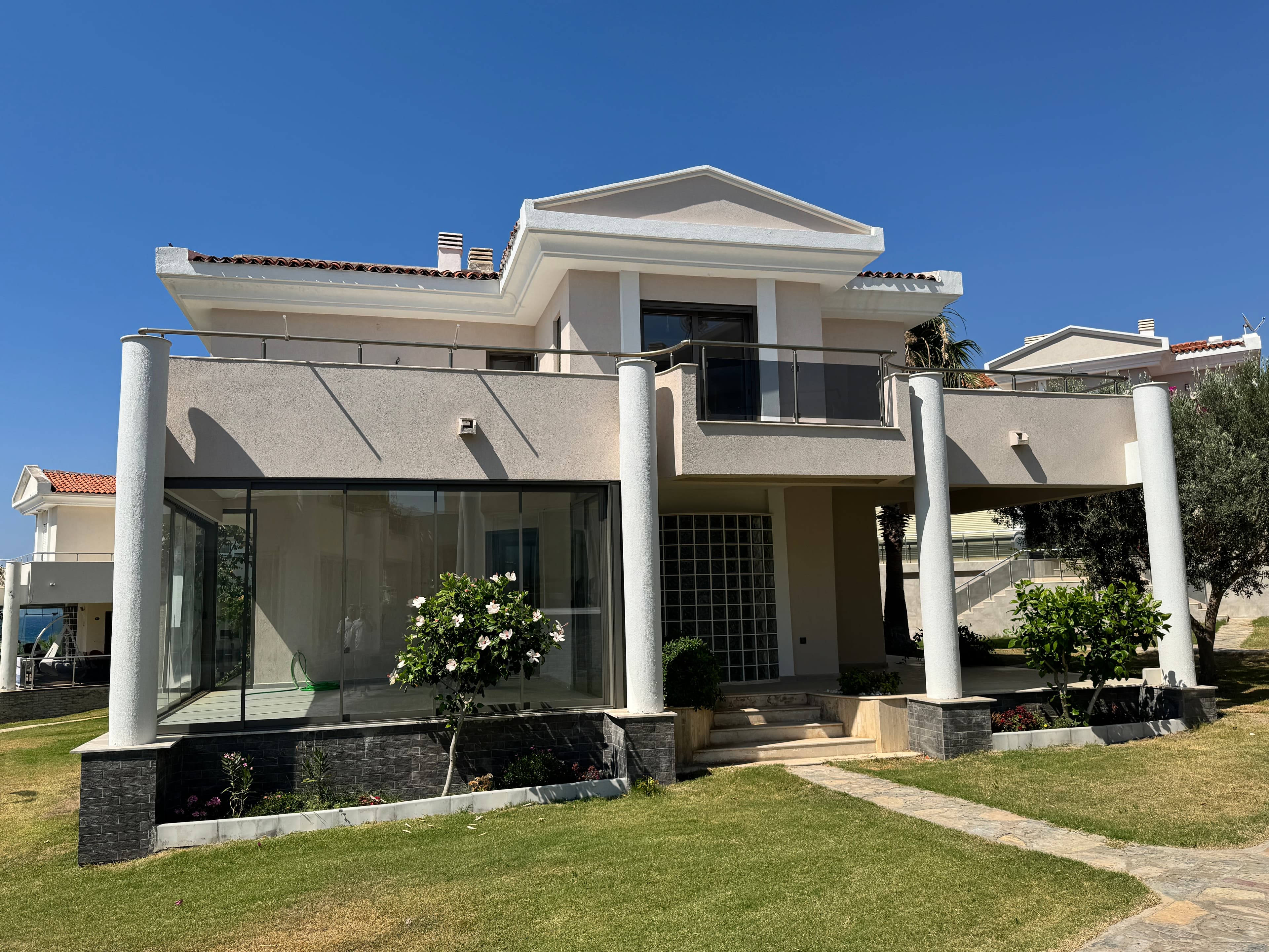 Çeşme Şifne Denize Sıfır Meltem Sitesinde Satılık 4+1 Renove Edilmiş Villa, Şifne, Çeşme