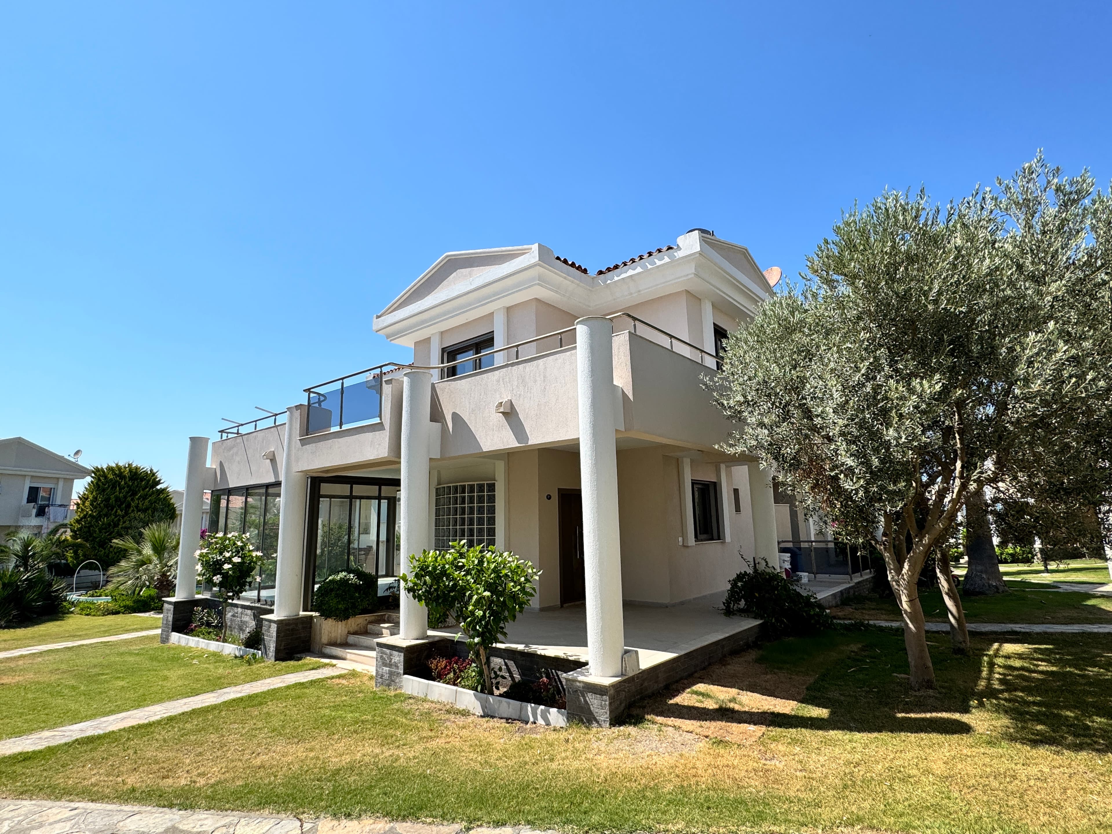 Çeşme Şifne Denize Sıfır Meltem Sitesinde Satılık 4+1 Renove Edilmiş Villa, Şifne, Çeşme
