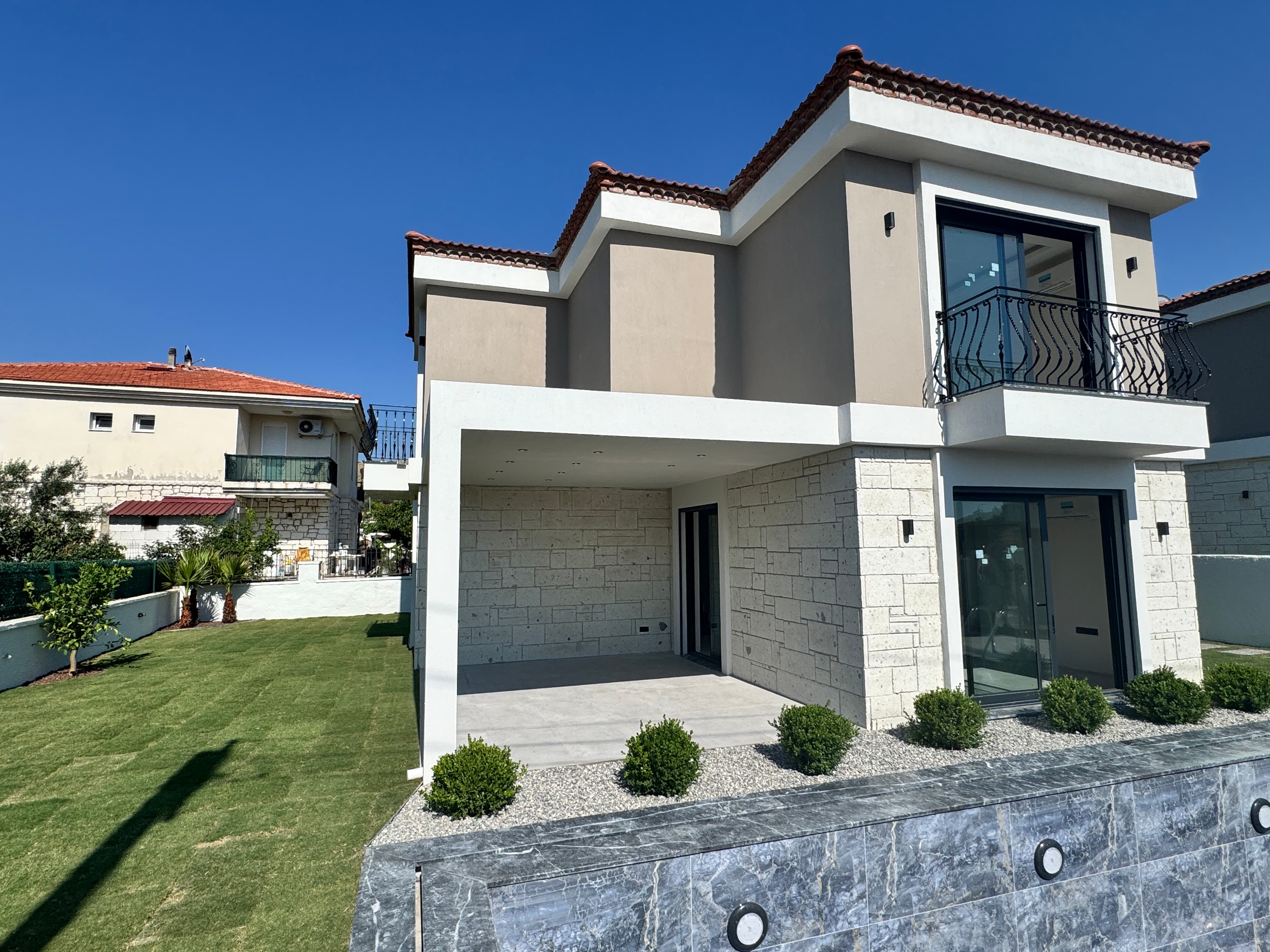 Çeşme Reisdere'de Satılık 4+1 Tam Müstakil Havuzlu Lüks Villa, Şifne, Çeşme