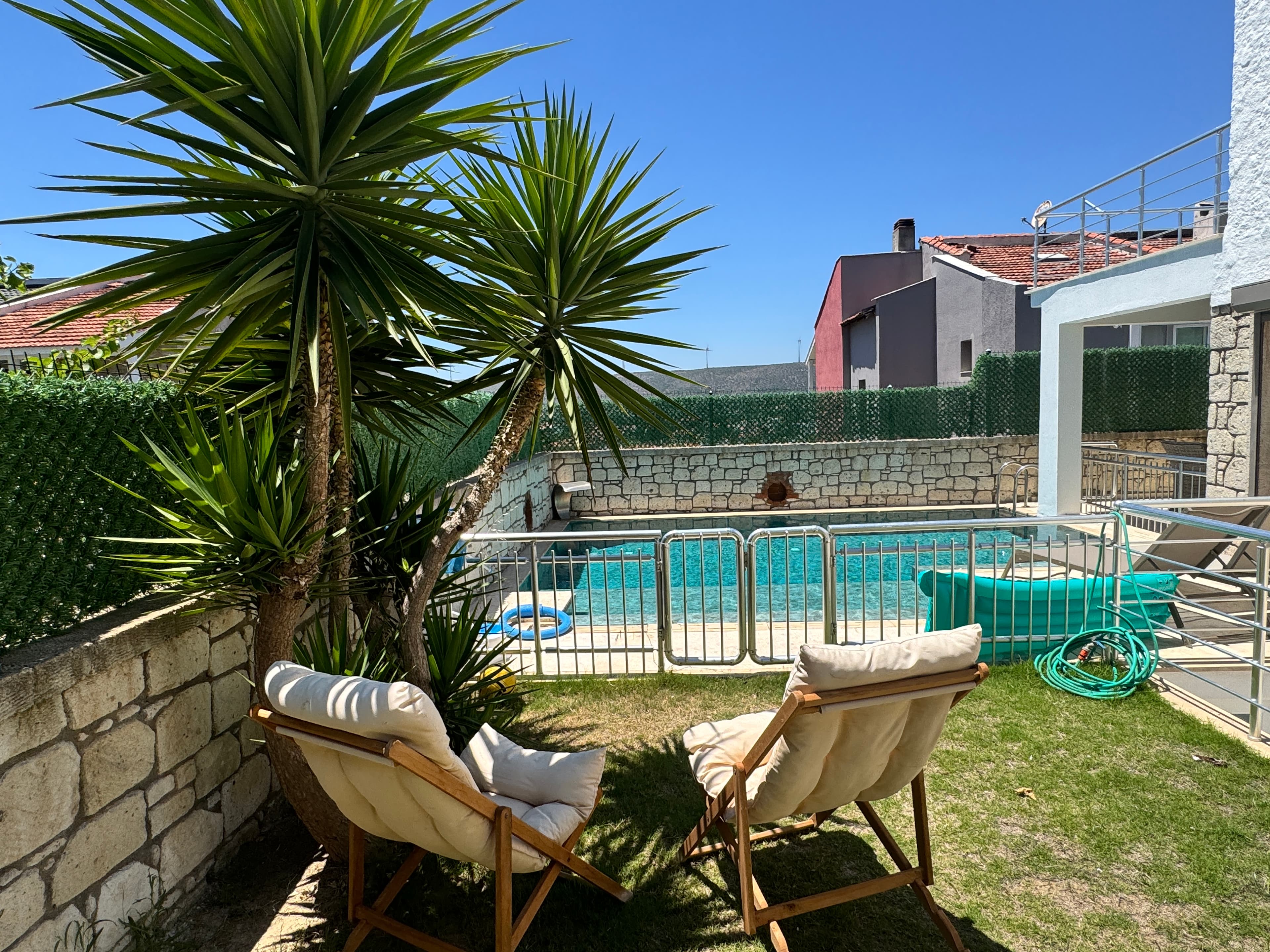 Çeşme Alaçatı'da Satılık Renove Edilmiş 4+1 Müstakil Havuzlu Villa, Alaçatı