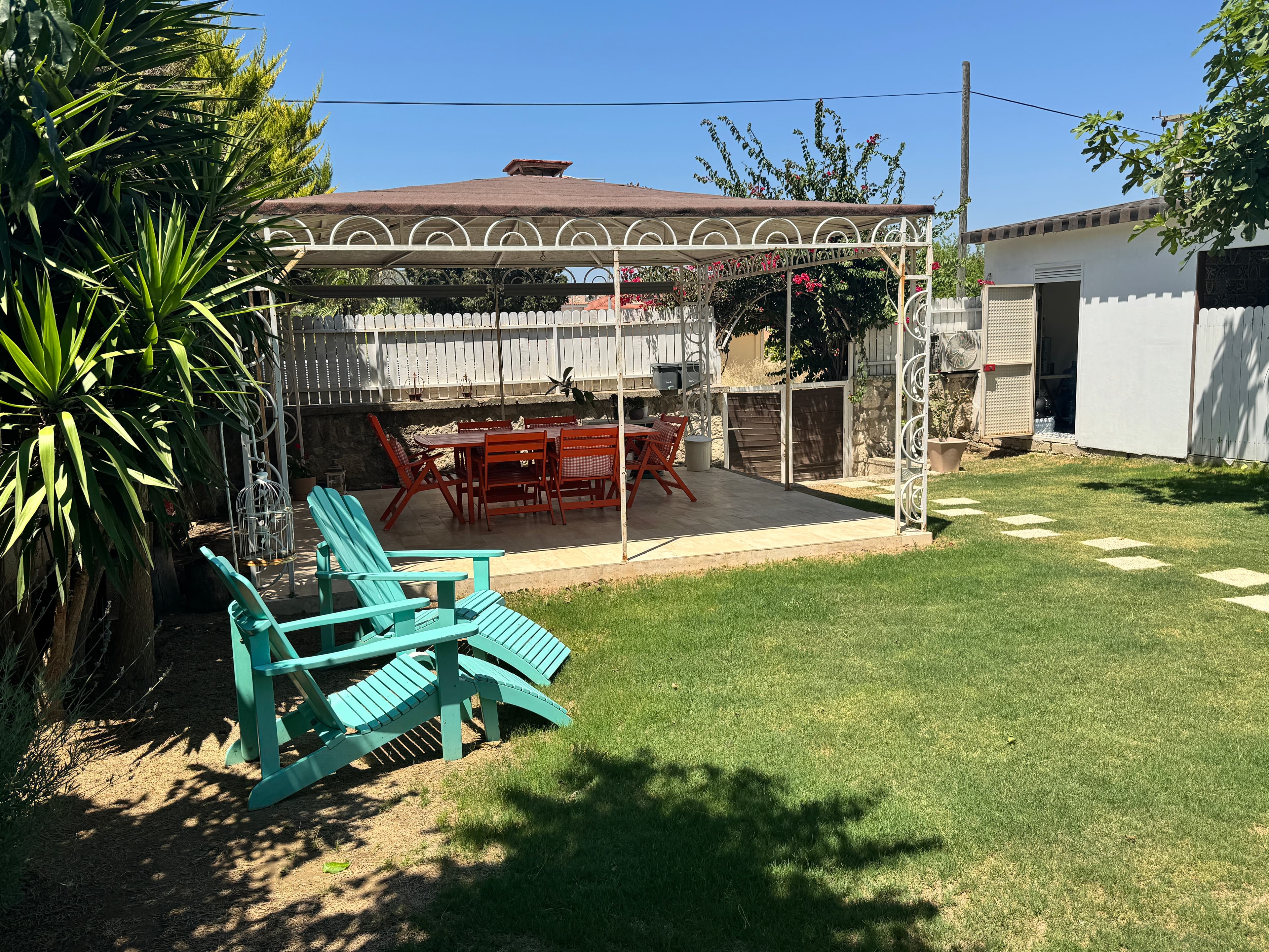 Çeşme Alaçatı'da Satılık 1075 m2 Arsa içinde Havuzlu Butik Otel, Alaçatı