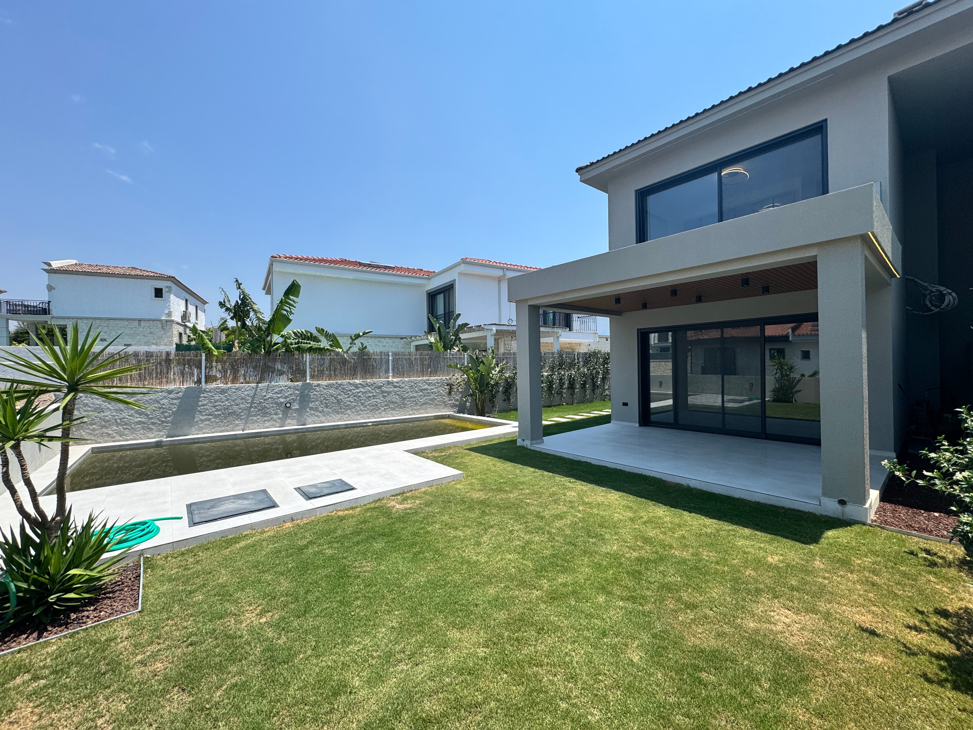 Çeşme Şifne'de Satılık 4+1 Modern Tasarım Müstakil Havuzlu Lüks Villa, Şifne, Çeşme