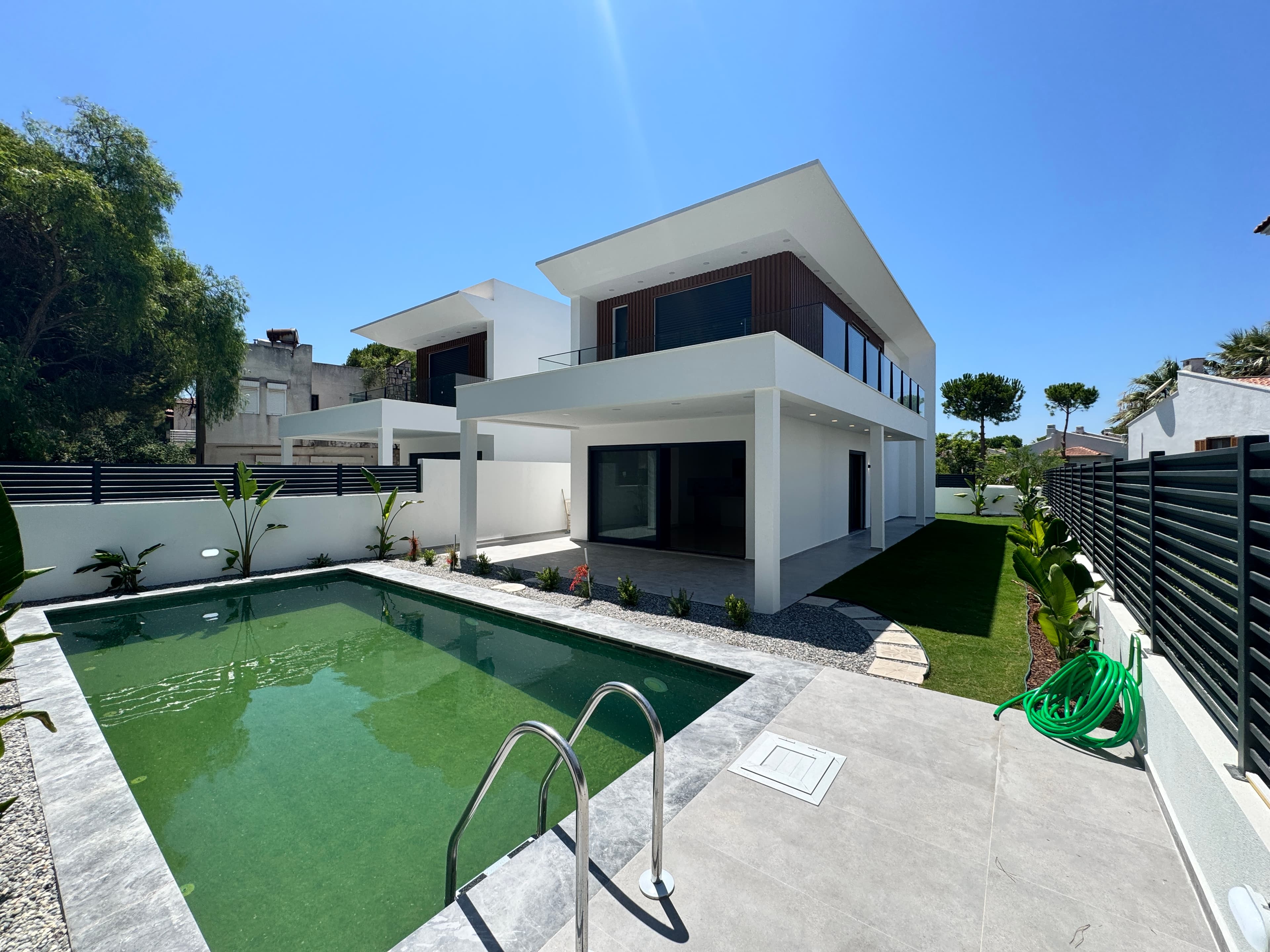 Çeşme Şifne'de Mistral Plajına 200 mt Mesafede Satılık 4+1 Havuzlu Lüks Villa, Şifne, Çeşme