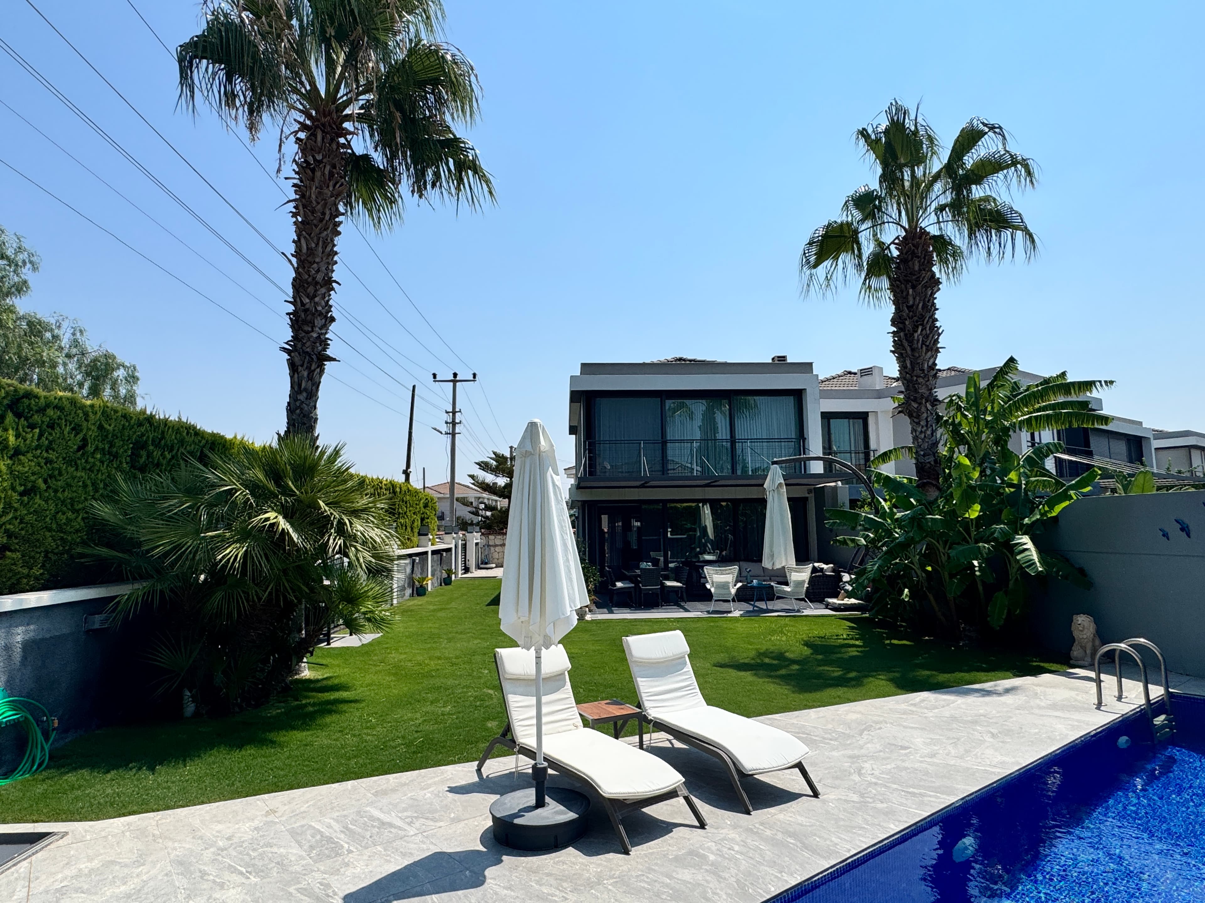 Alaçatı Göbene'de 500 m² Arsa İçerisinde Satılık 4+1 Müstakil Havuzlu Lüks Villa, Alaçatı