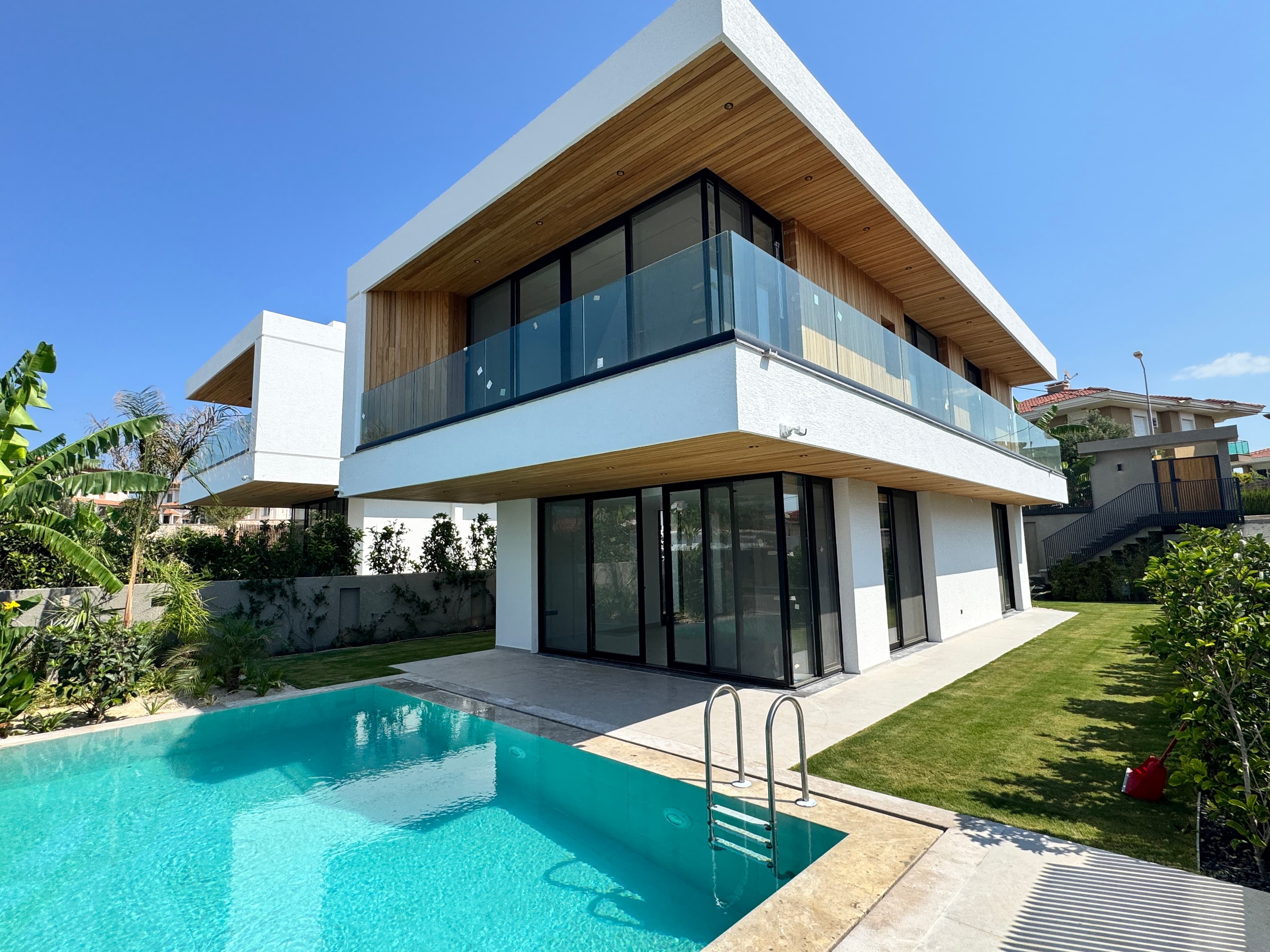 Çeşme Şifne'de Plaja 150 mt Mesafede Satılık 5+2 Müstakil Havuzlu Lüks Vİlla, Şifne, Çeşme