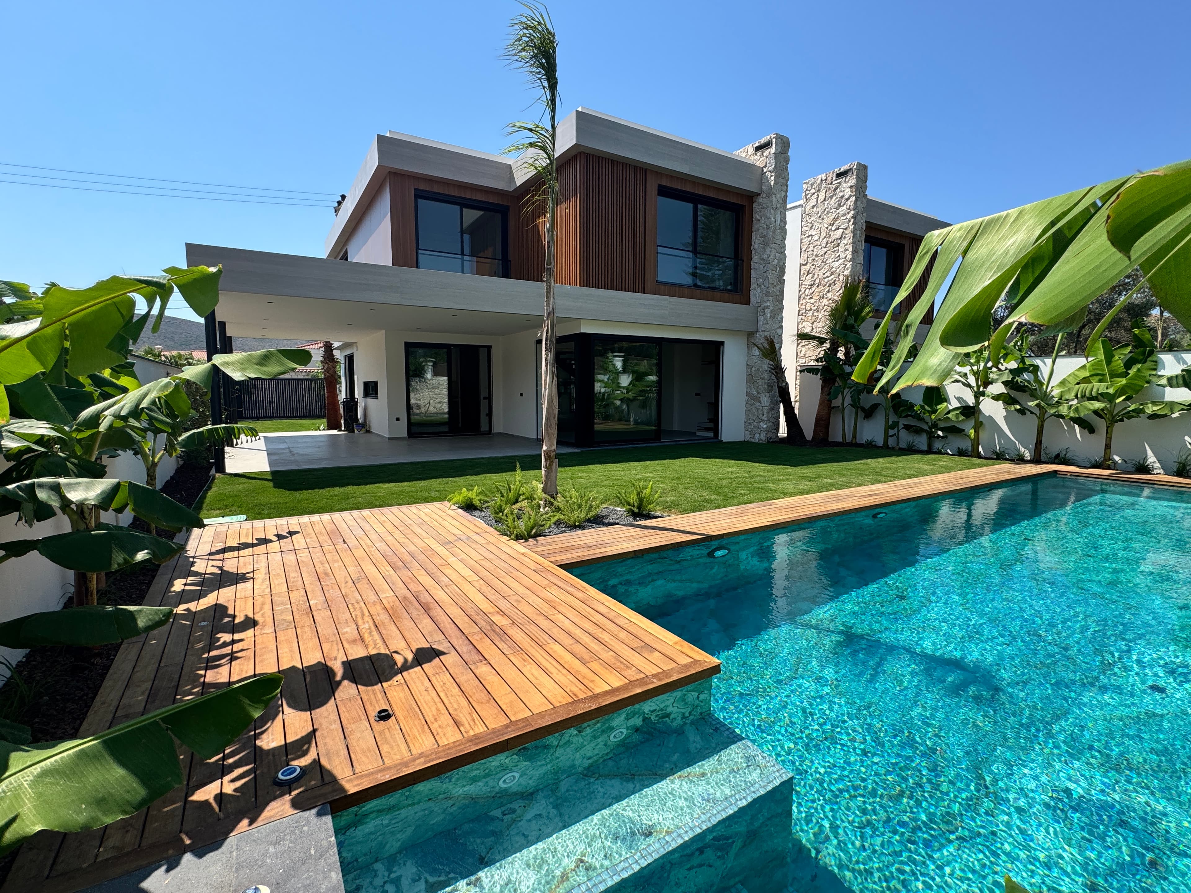 Alaçatı Göbene'de Satılık Tam Donanımlı 5+2 Müstakil Havuzlu Ultra Lüks Villa, Alaçatı