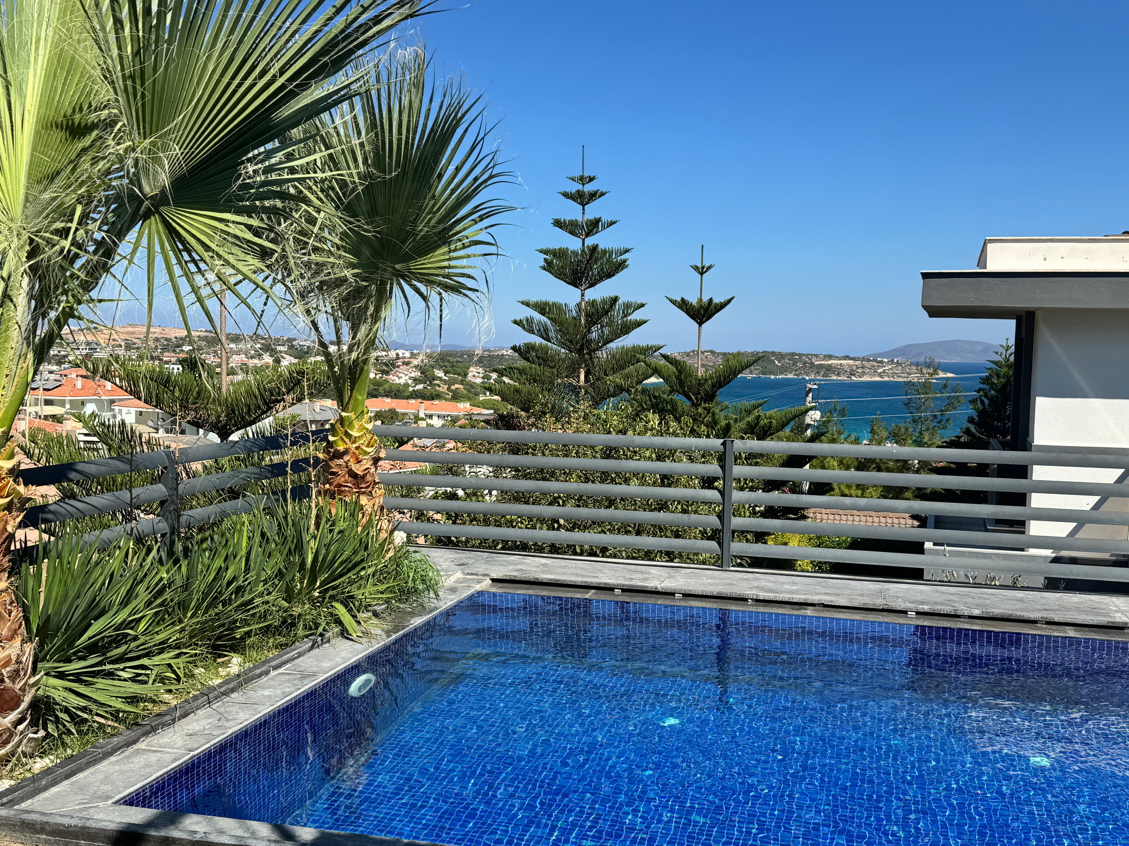 Çeşme Üst Boyalık'ta Satılık Deniz Manzaralı 4+1 Müstakil Havuzlu Villa, Ilıca, Çeşme