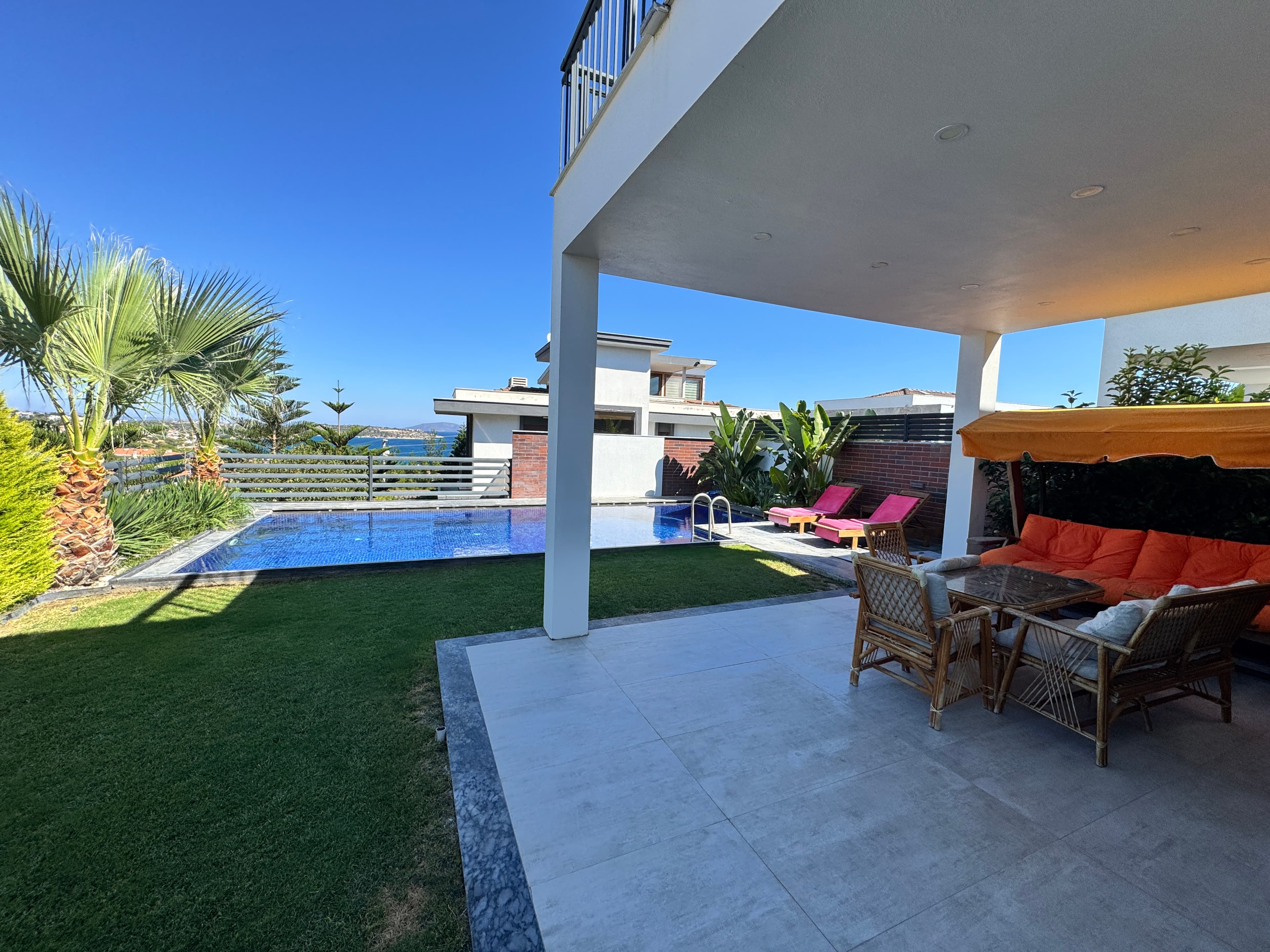 Çeşme Üst Boyalık'ta Satılık Deniz Manzaralı 4+1 Müstakil Havuzlu Villa, Ilıca, Çeşme