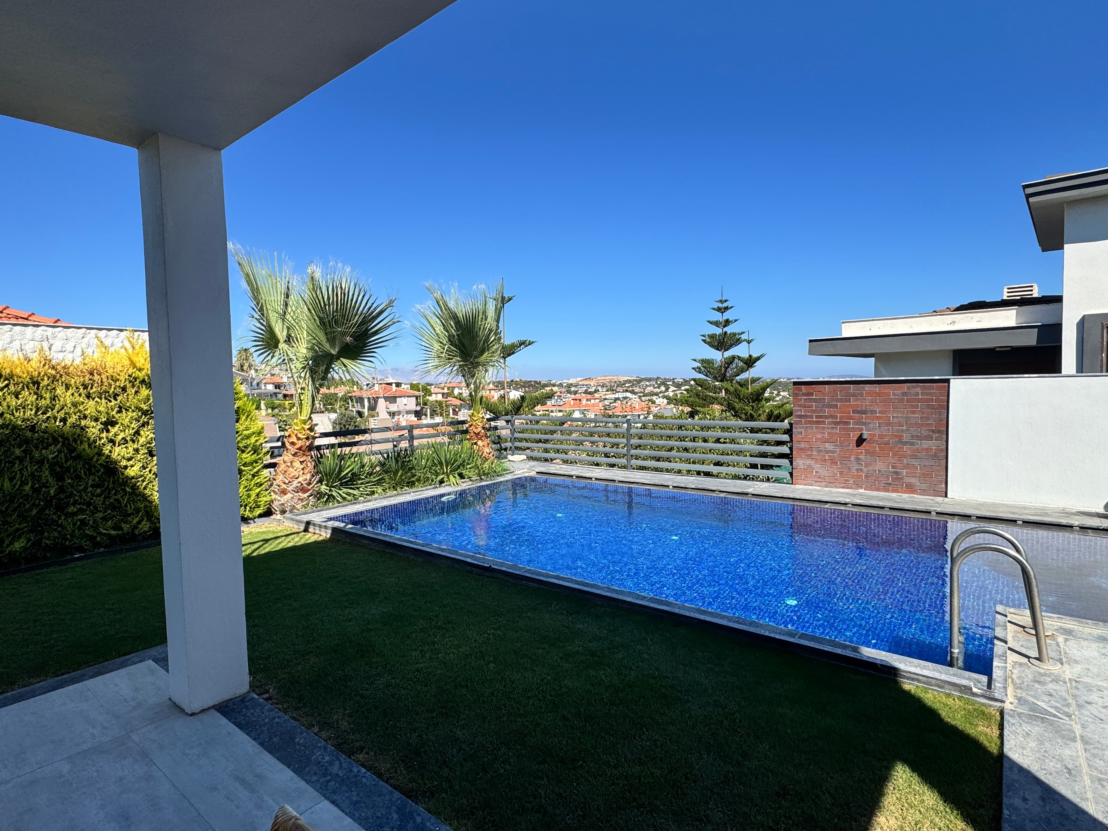 Çeşme Üst Boyalık'ta Satılık Deniz Manzaralı 4+1 Müstakil Havuzlu Villa, Ilıca, Çeşme