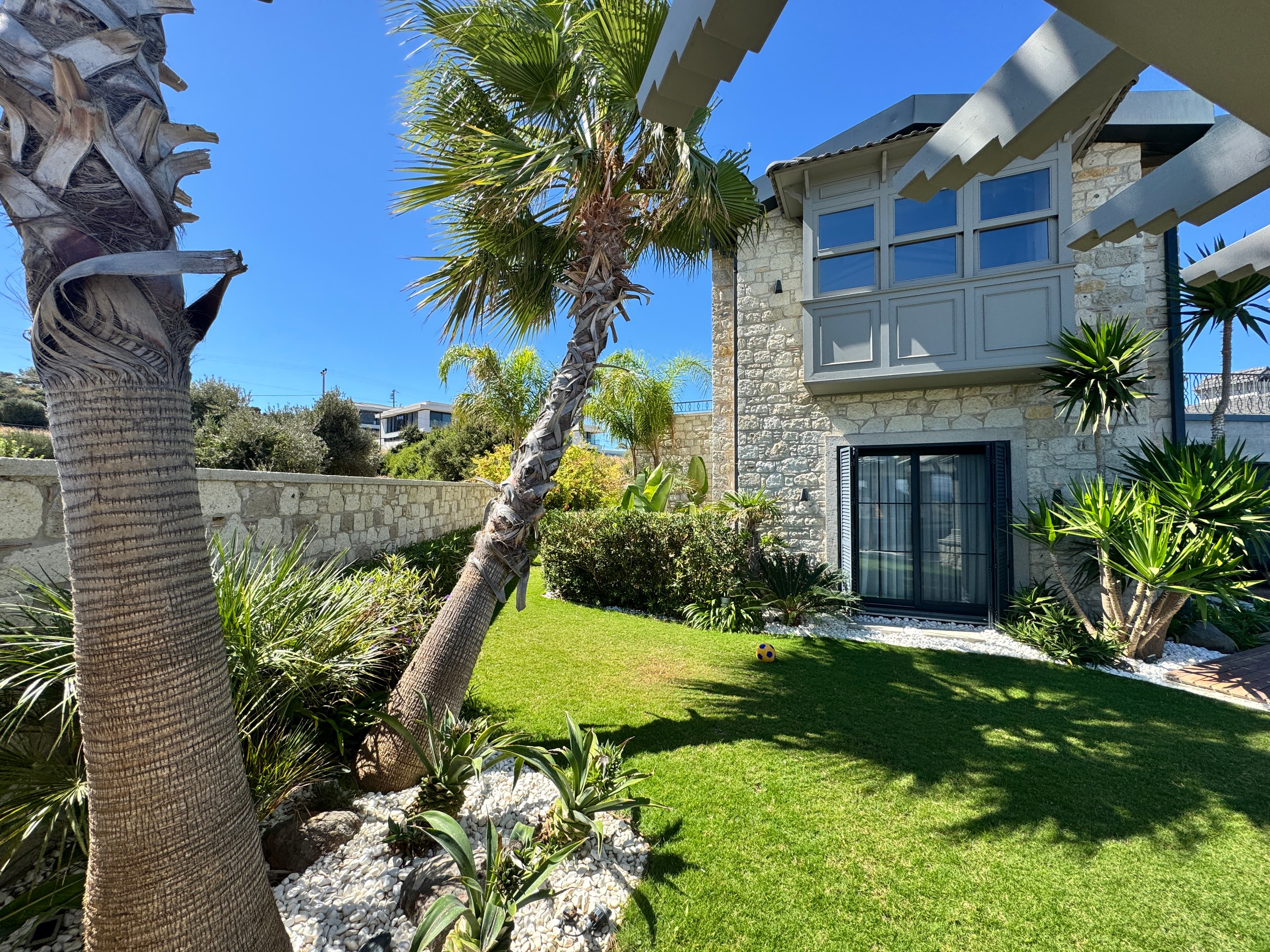 Çeşme Dalyan’da Koya 50 Metre Mesafede, Panoramik Deniz Manzaralı Özel Tasarım Villa, Dalyan, Çeşme