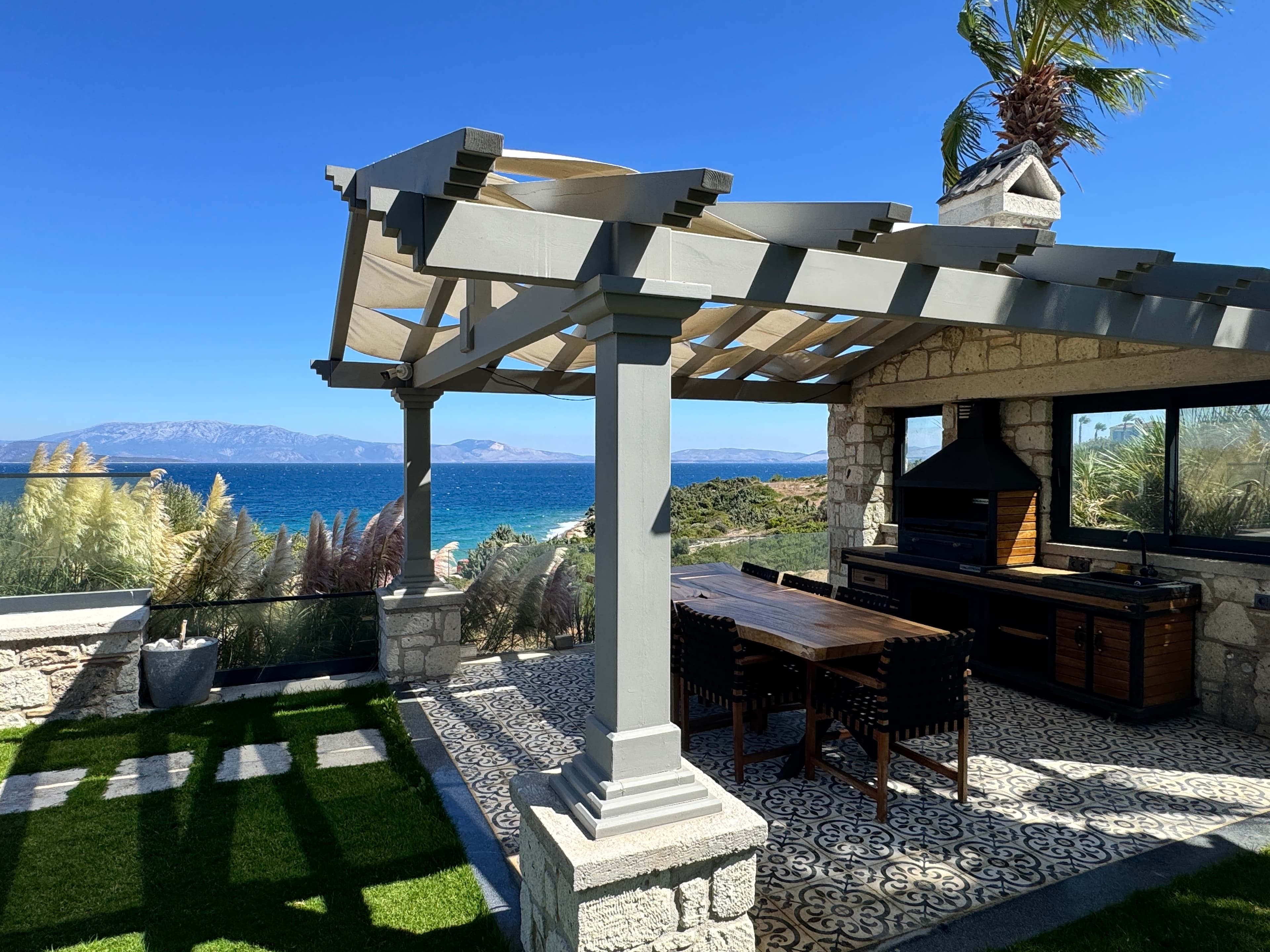 Çeşme Dalyan’da Koya 50 Metre Mesafede, Panoramik Deniz Manzaralı Özel Tasarım Villa, Dalyan, Çeşme