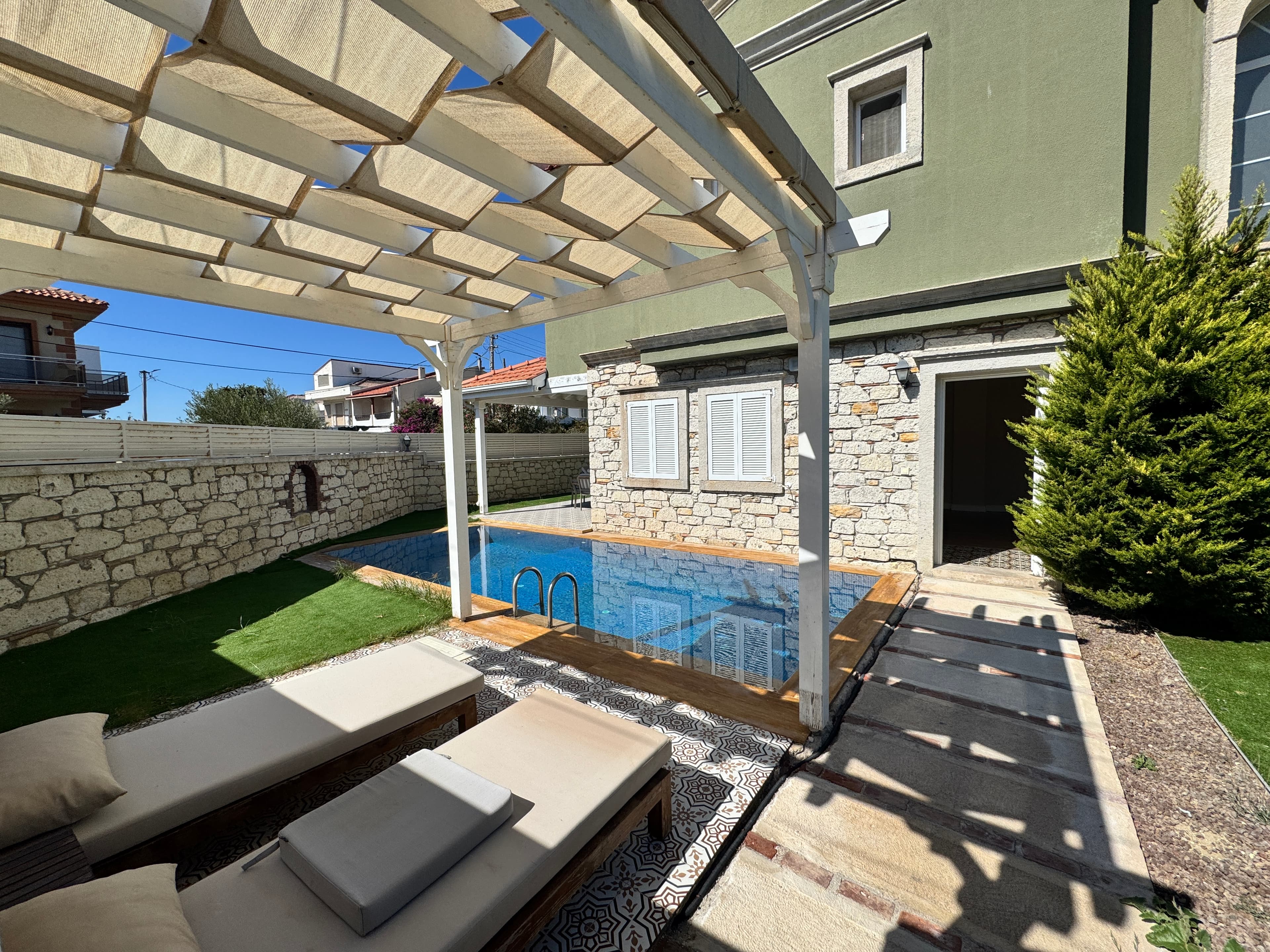 Çeşme Şifne'de Satılık Taş Konsept 3+1 Müstakil Havuzlu Lüks Vİlla, Şifne, Çeşme