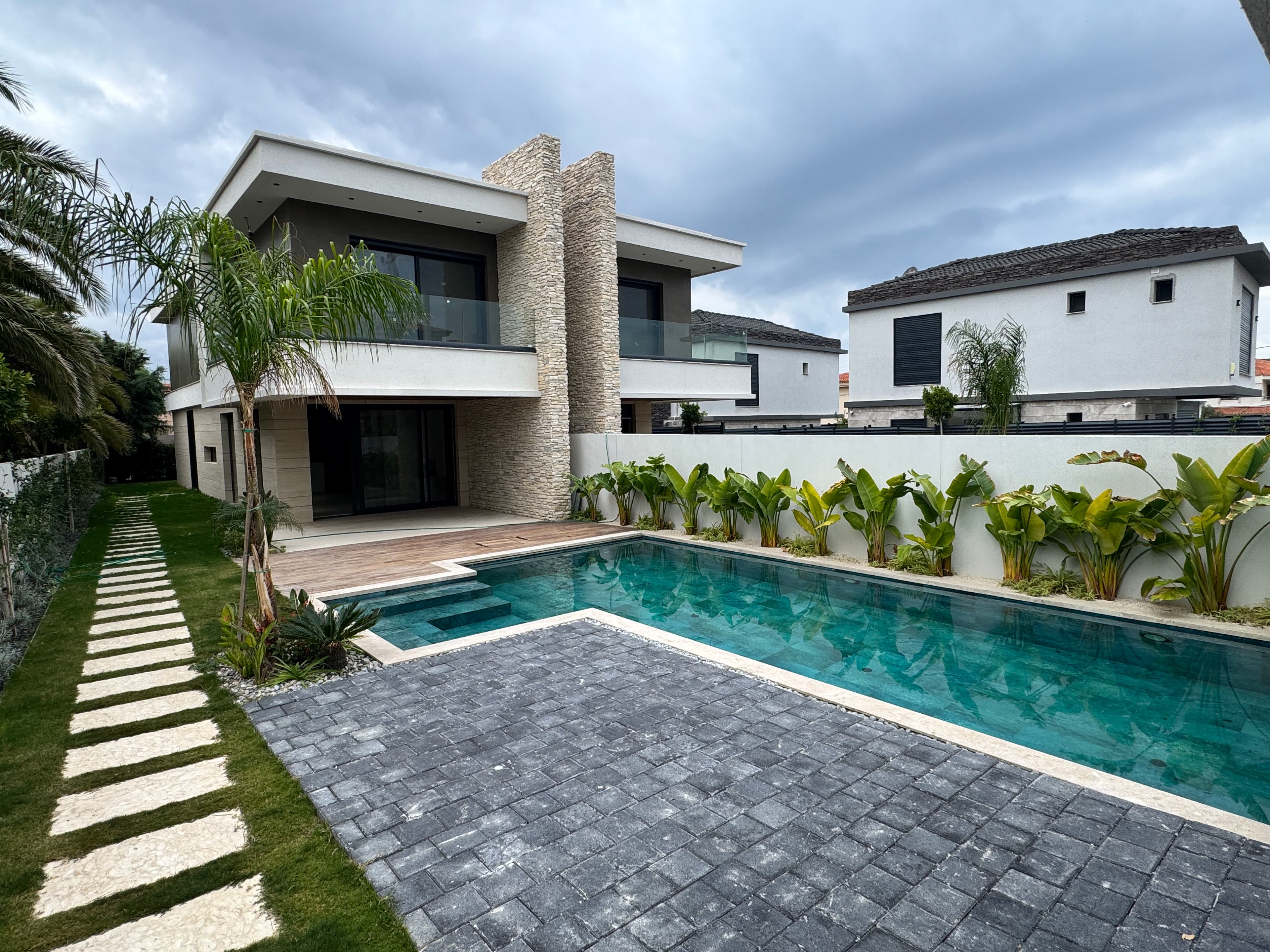 Çeşme Şifne'de Satılık Modern Taş Mimari 4+1 Müstakil Havuzlu Lüks Villa, Şifne, Çeşme