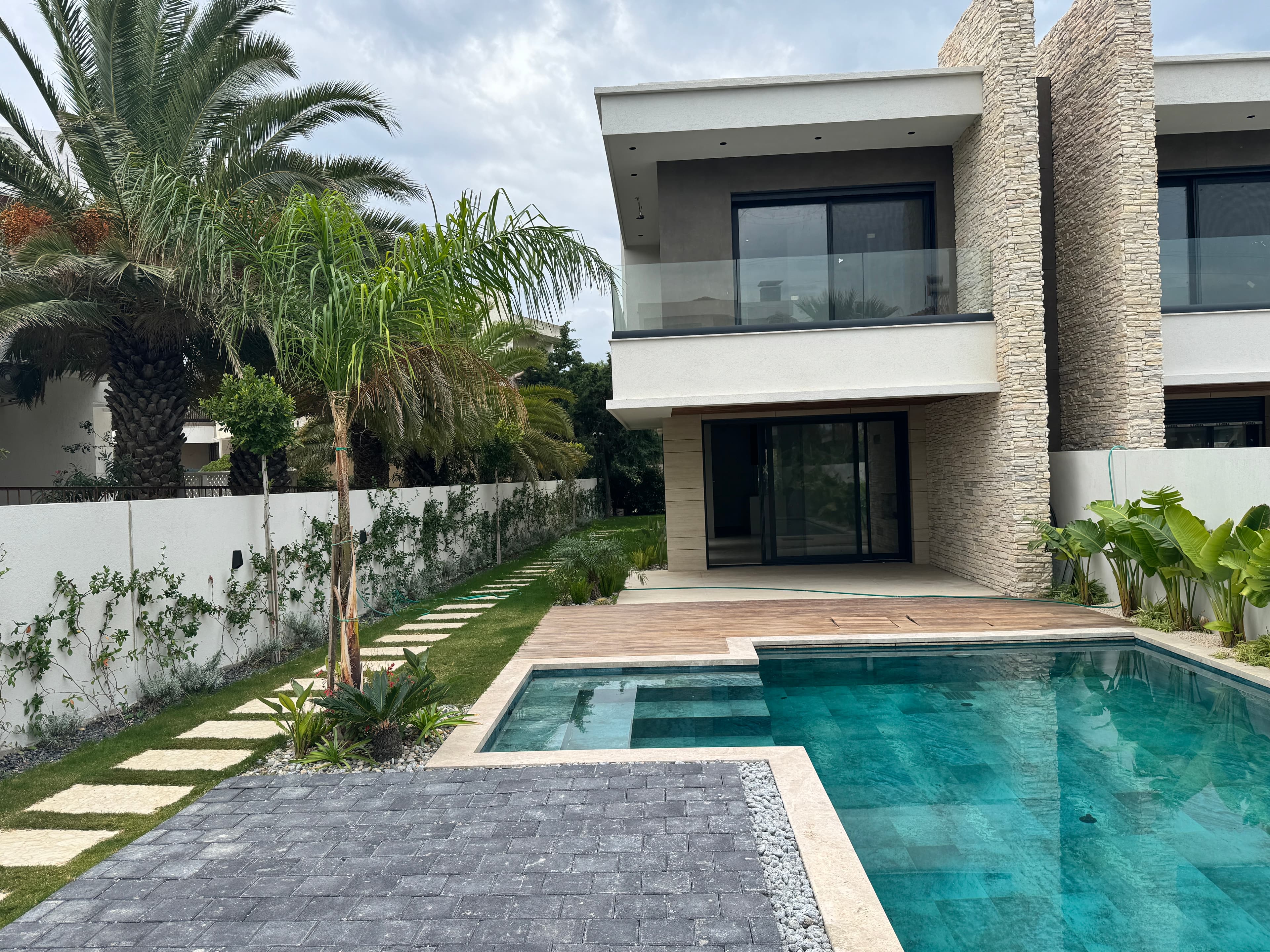 Çeşme Şifne'de Satılık Modern Taş Mimari 4+1 Müstakil Havuzlu Lüks Villa, Şifne, Çeşme