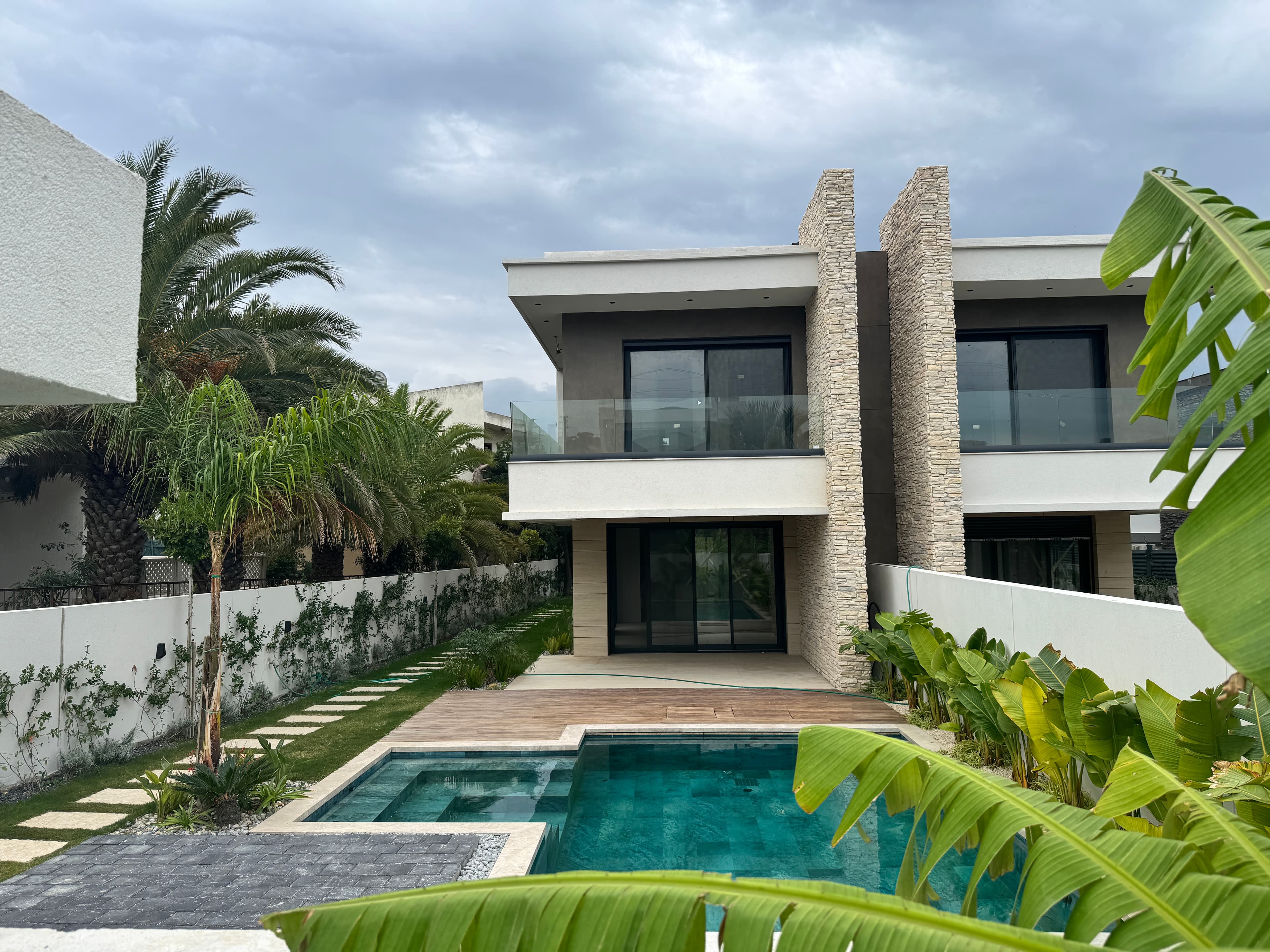 Çeşme Şifne'de Satılık Modern Taş Mimari 4+1 Müstakil Havuzlu Lüks Villa, Şifne, Çeşme
