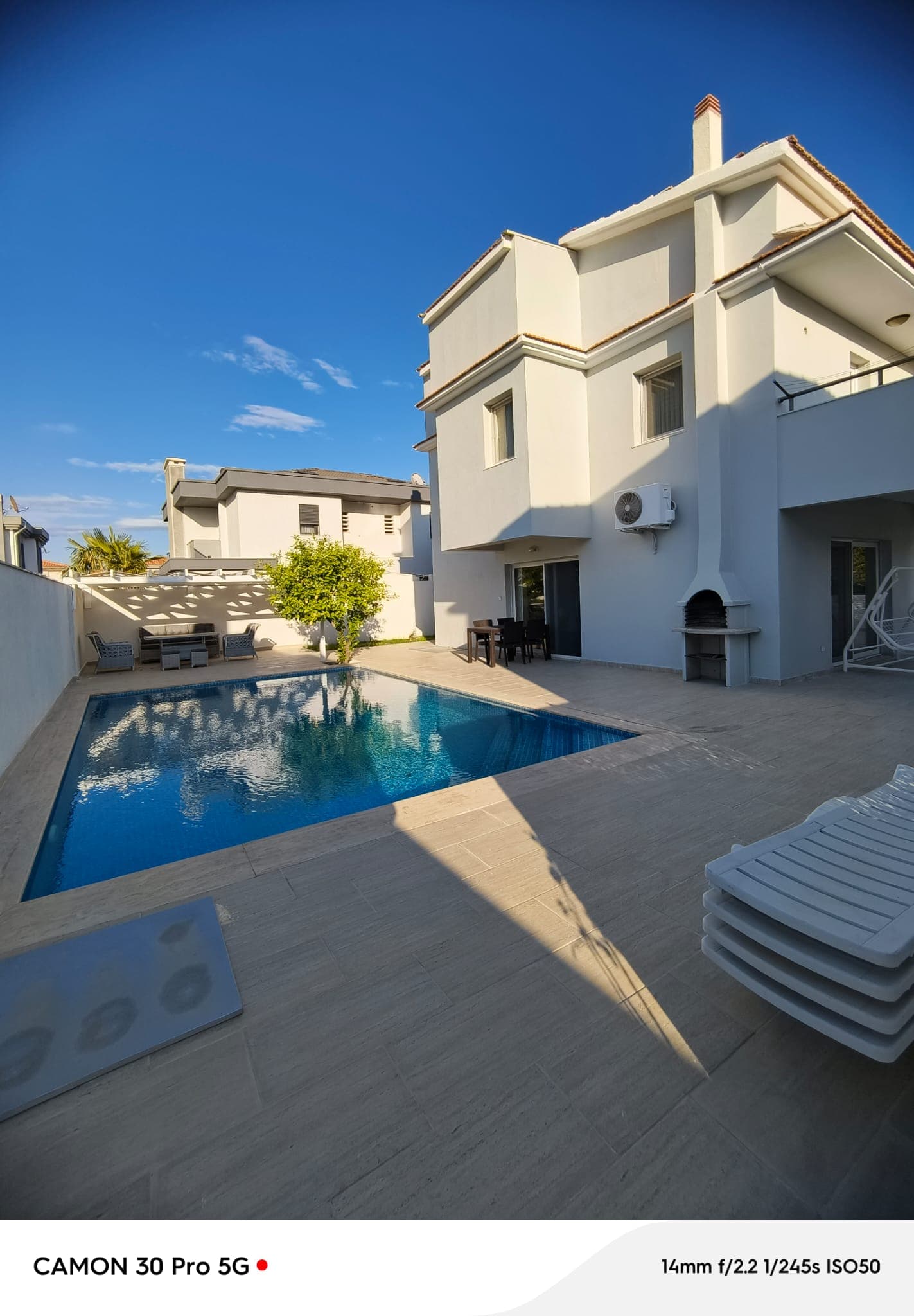 Alaçatı Göbene'de 3+1 Sezonluk Kiralık Müstakil Havuzlu Villa, Alaçatı